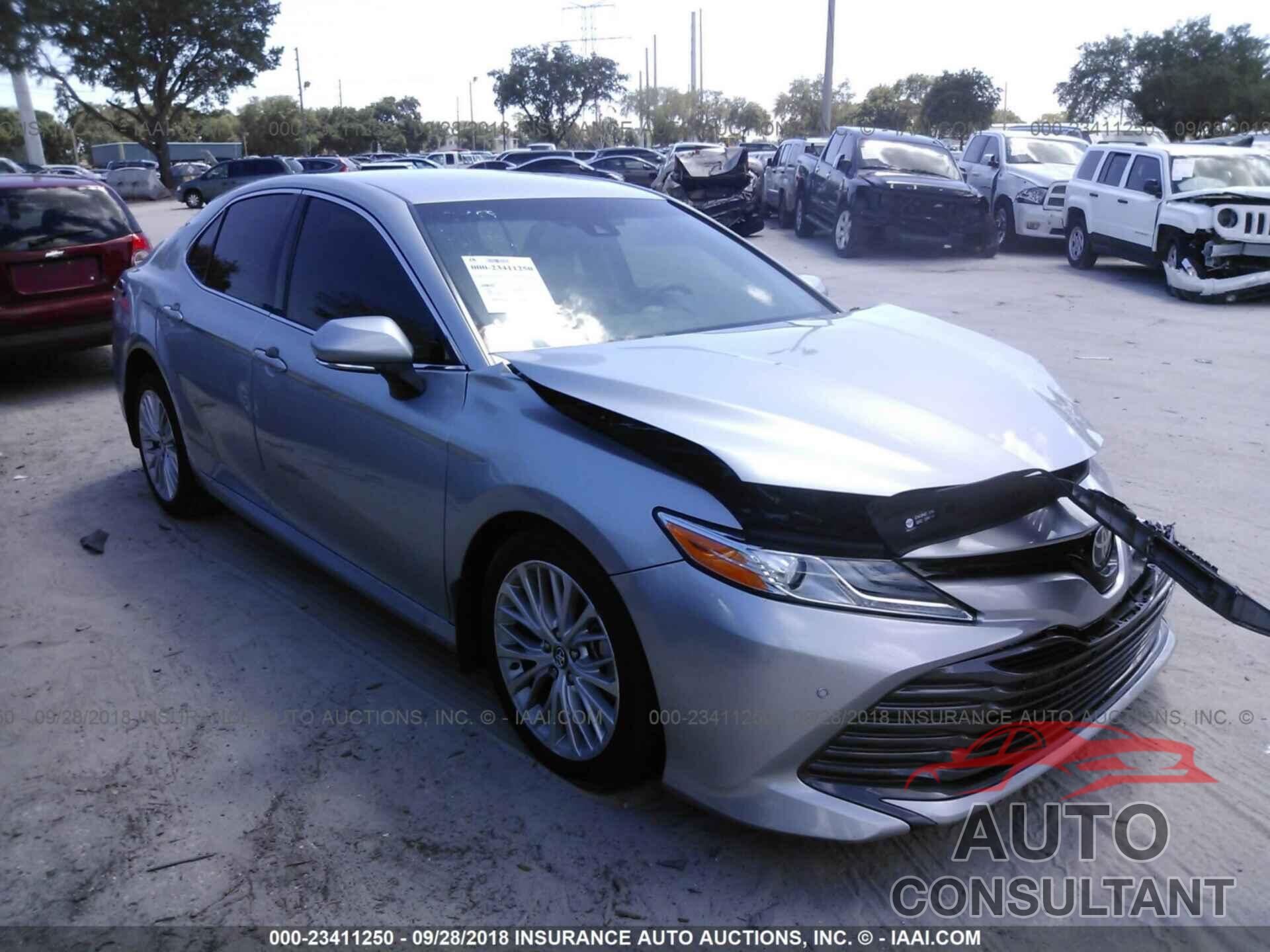 Toyota Camry 2018 - 4T1B11HK9JU063041