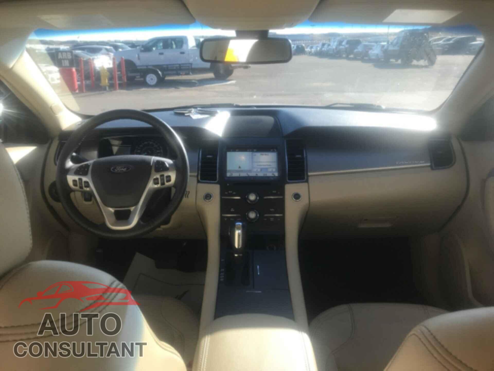 FORD TAURUS 2017 - 1FAHP2H82HG111663