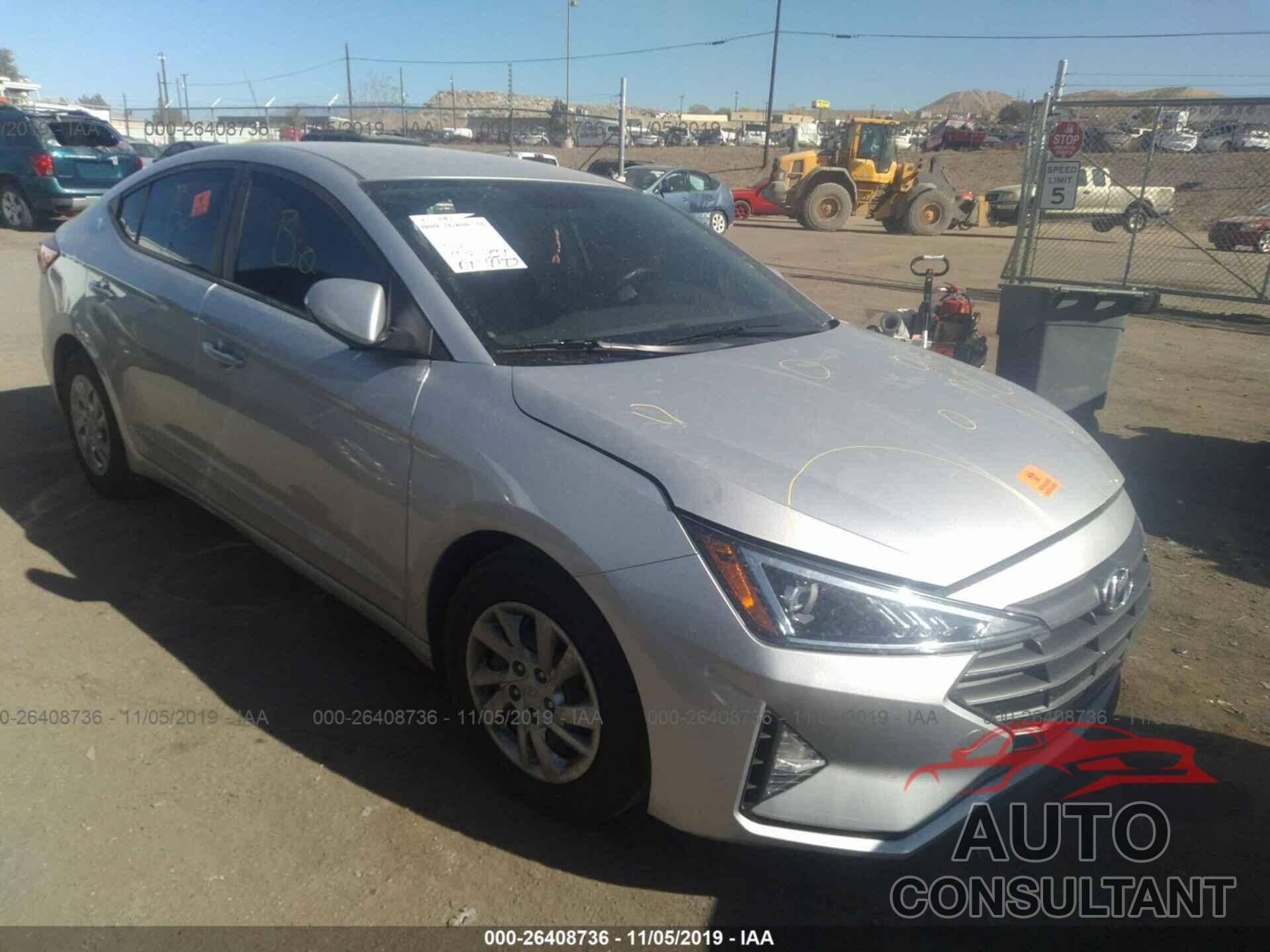 HYUNDAI ELANTRA 2019 - KMHD74LFXKU781153