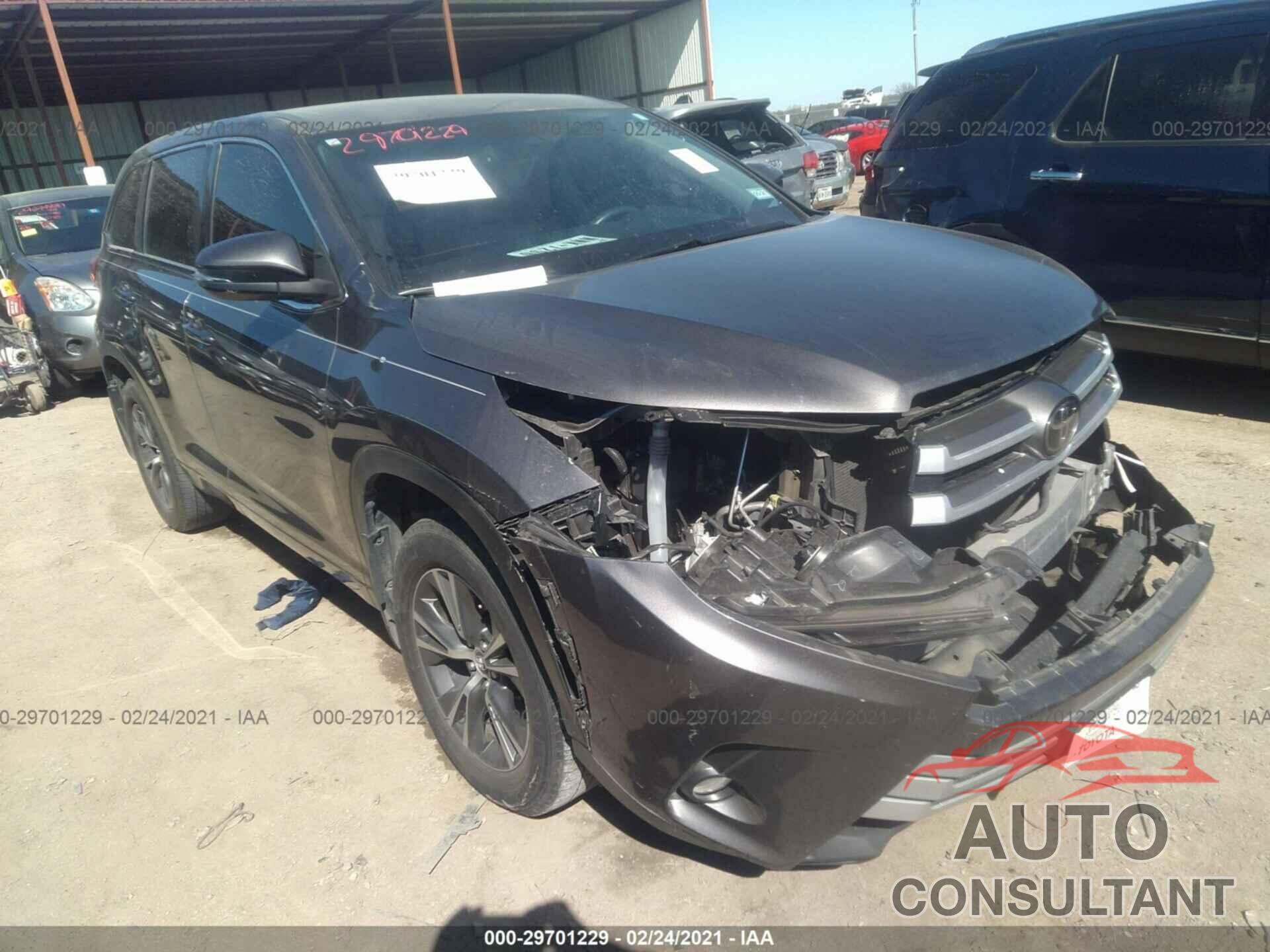 TOYOTA HIGHLANDER 2018 - 5TDZZRFH9JS242895