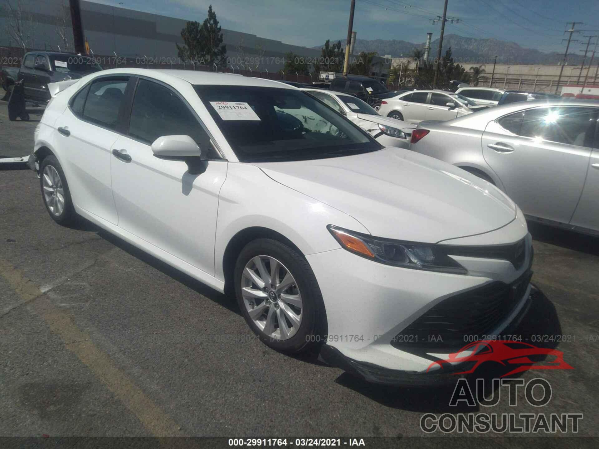 TOYOTA CAMRY 2018 - 4T1B11HK7JU057254