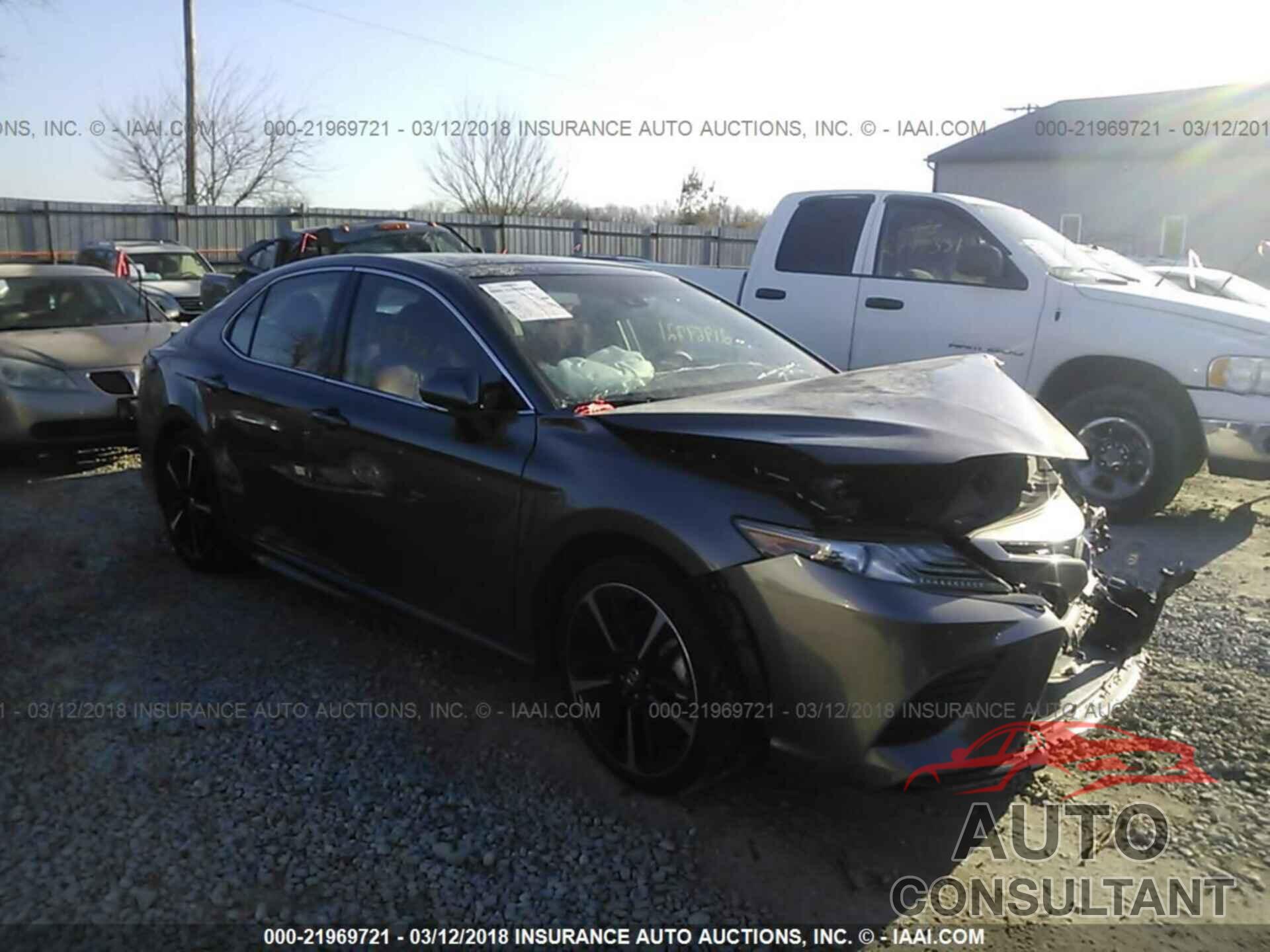 Toyota Camry 2018 - 4T1B61HK5JU524799