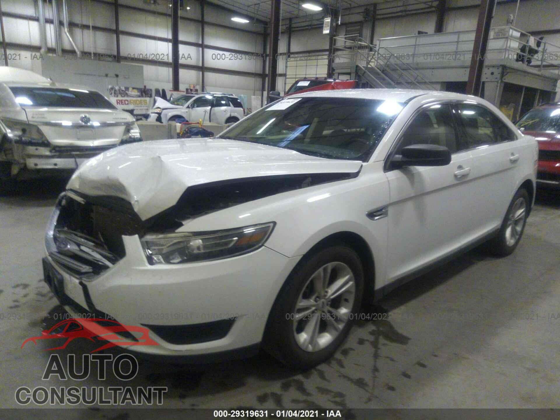 FORD TAURUS 2019 - 1FAHP2D82KG107836