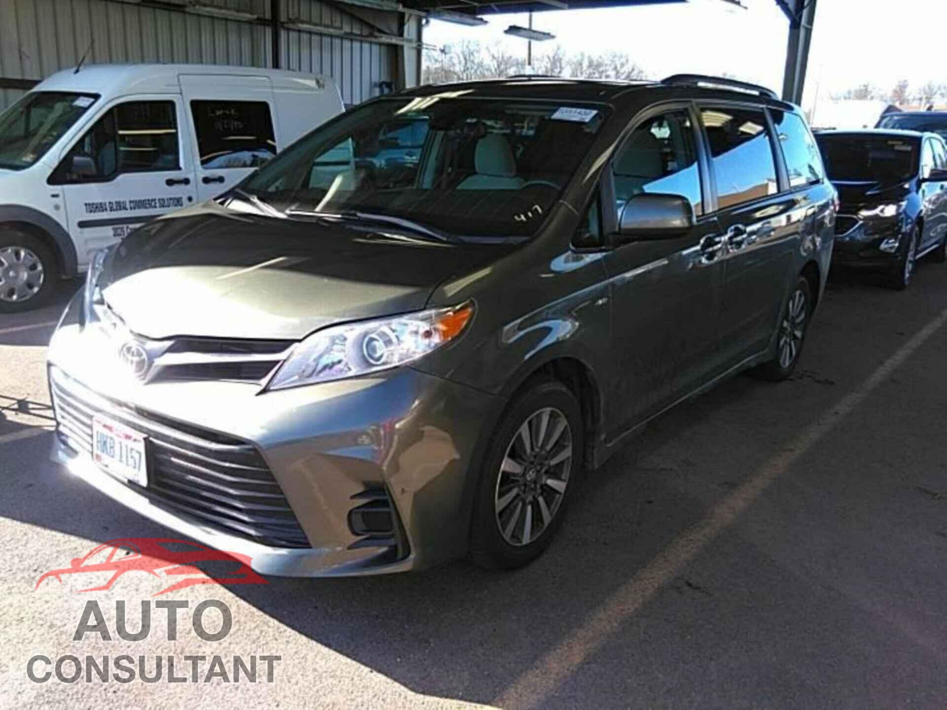TOYOTA SIENNA 2018 - 5TDJZ3DC2JS198417