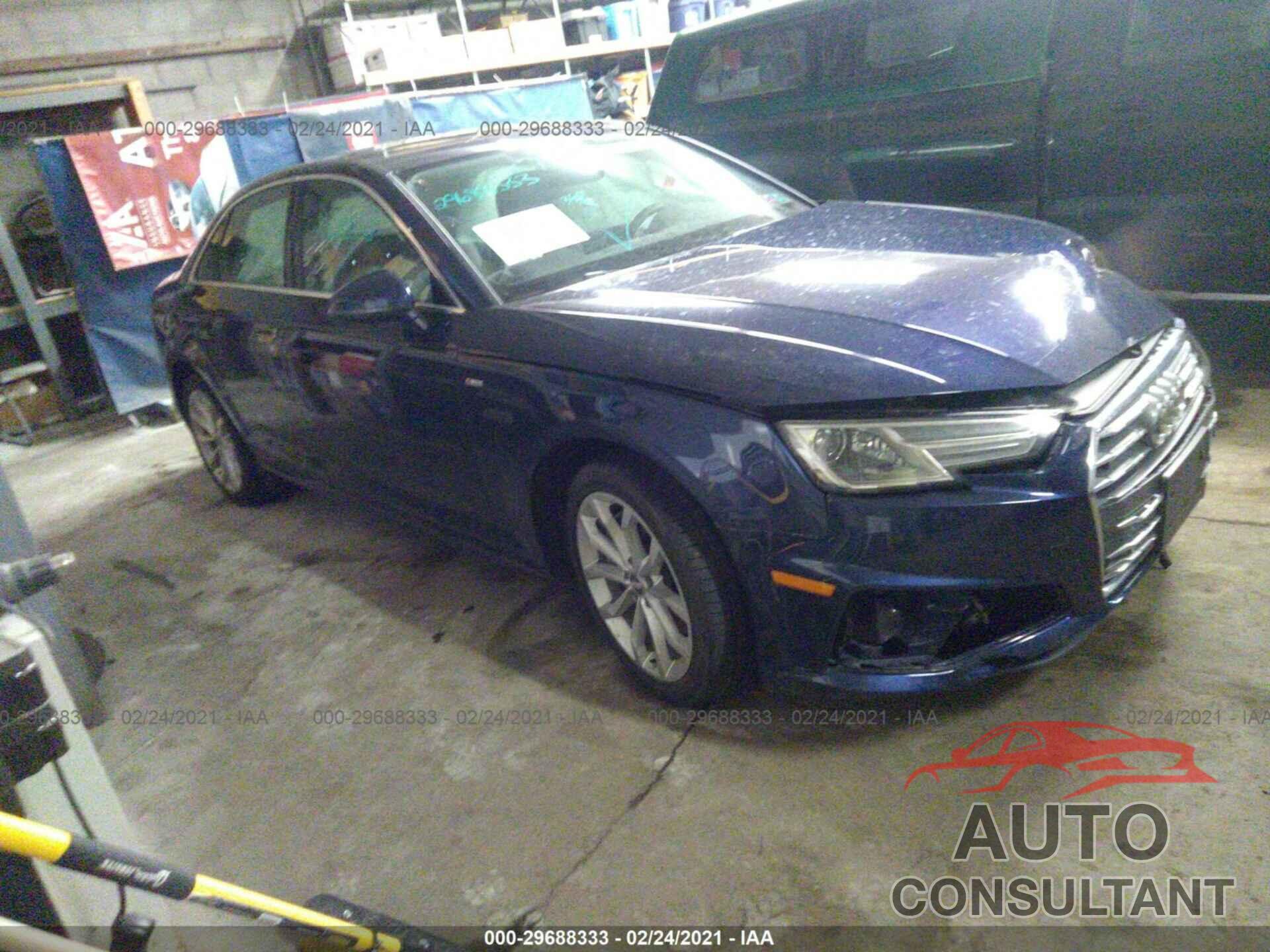 AUDI A4 2019 - WAUDNAF44KN018328