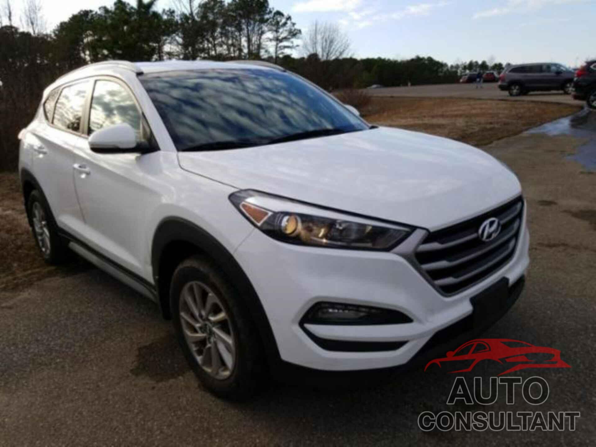HYUNDAI TUCSON 2018 - KM8J3CA43JU638148