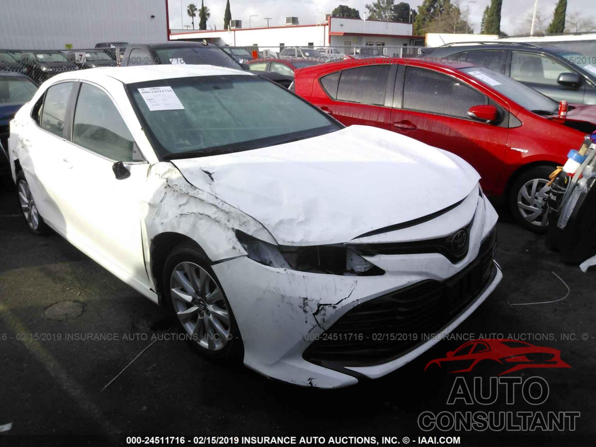 TOYOTA CAMRY 2018 - 4T1B11HK3JU581131