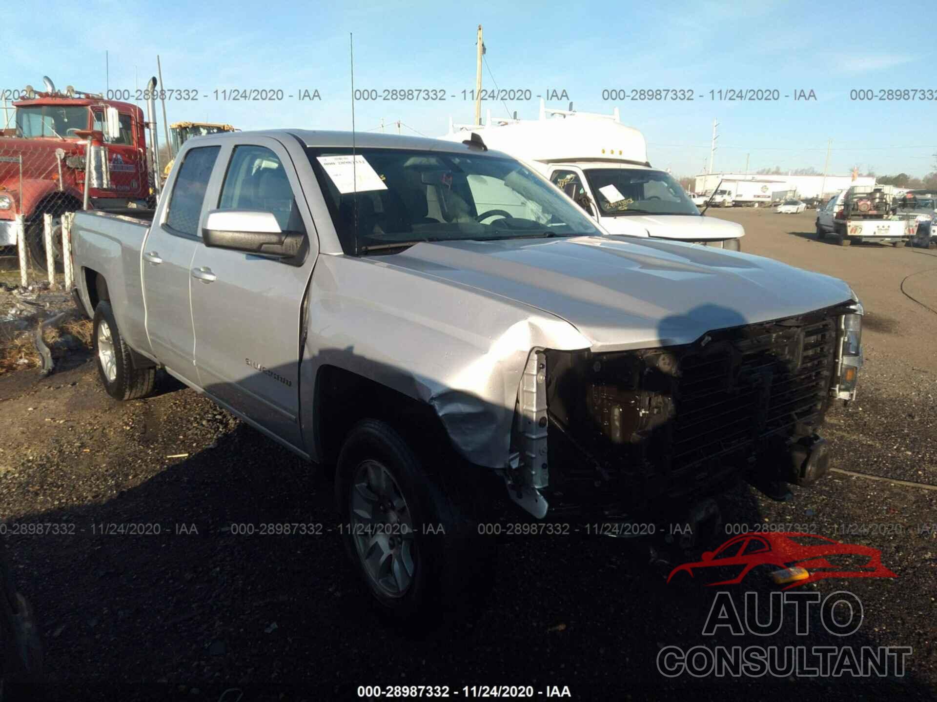 CHEVROLET SILVERADO 1500 2018 - 1GCRCREC1JZ151710