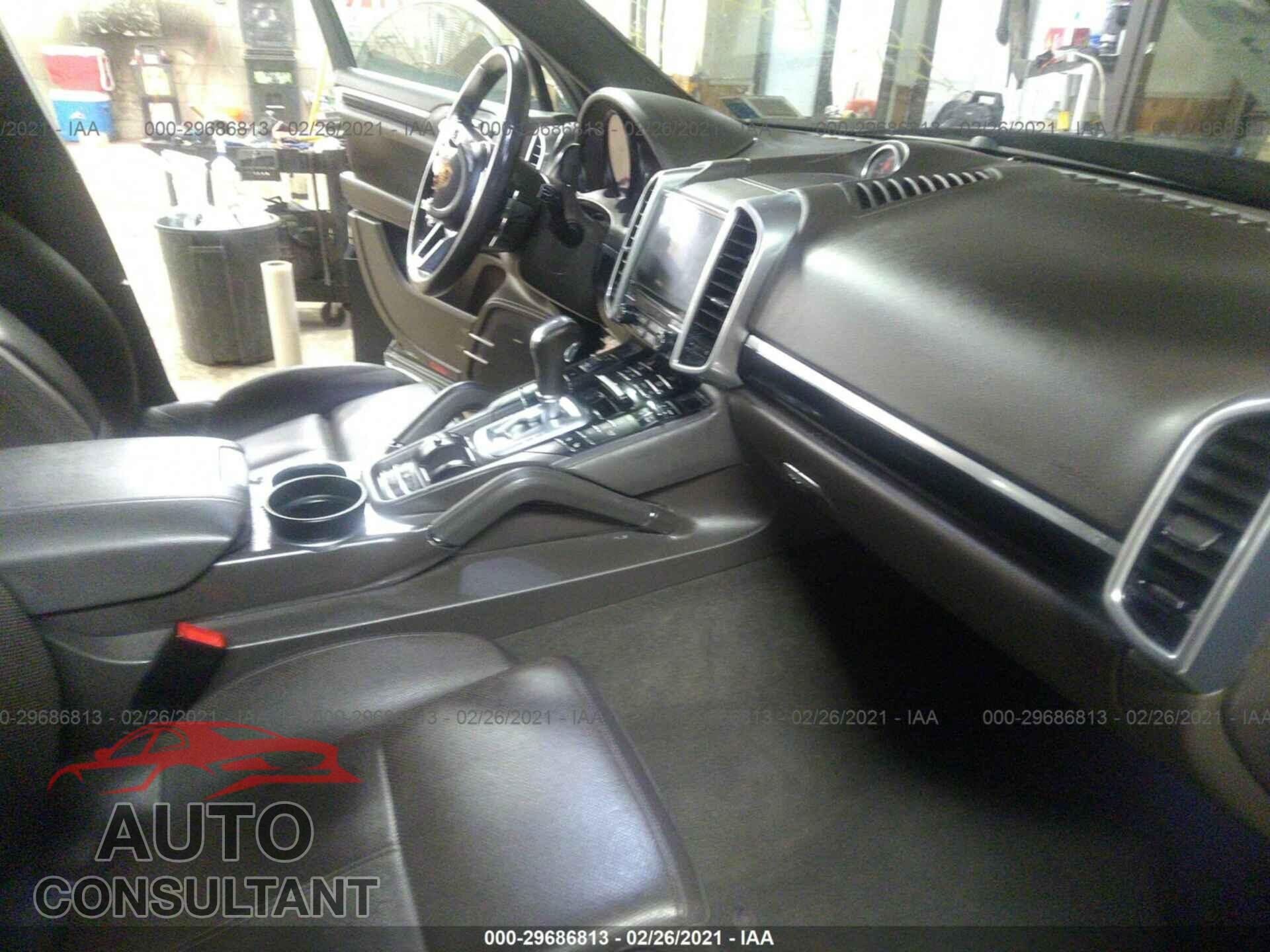 PORSCHE CAYENNE 2017 - WP1AB2A26HLA52770