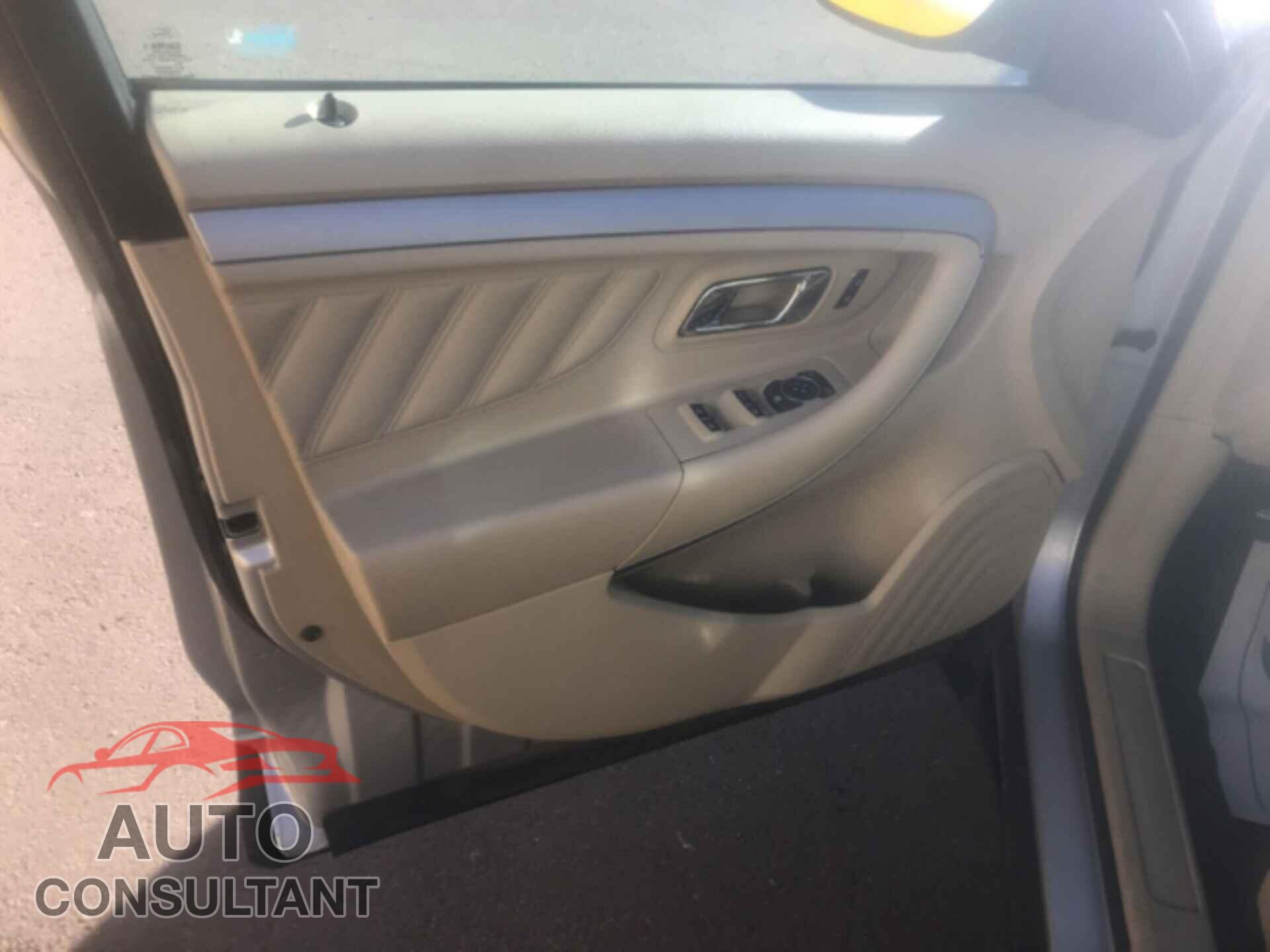 FORD TAURUS 2017 - 1FAHP2H82HG111663