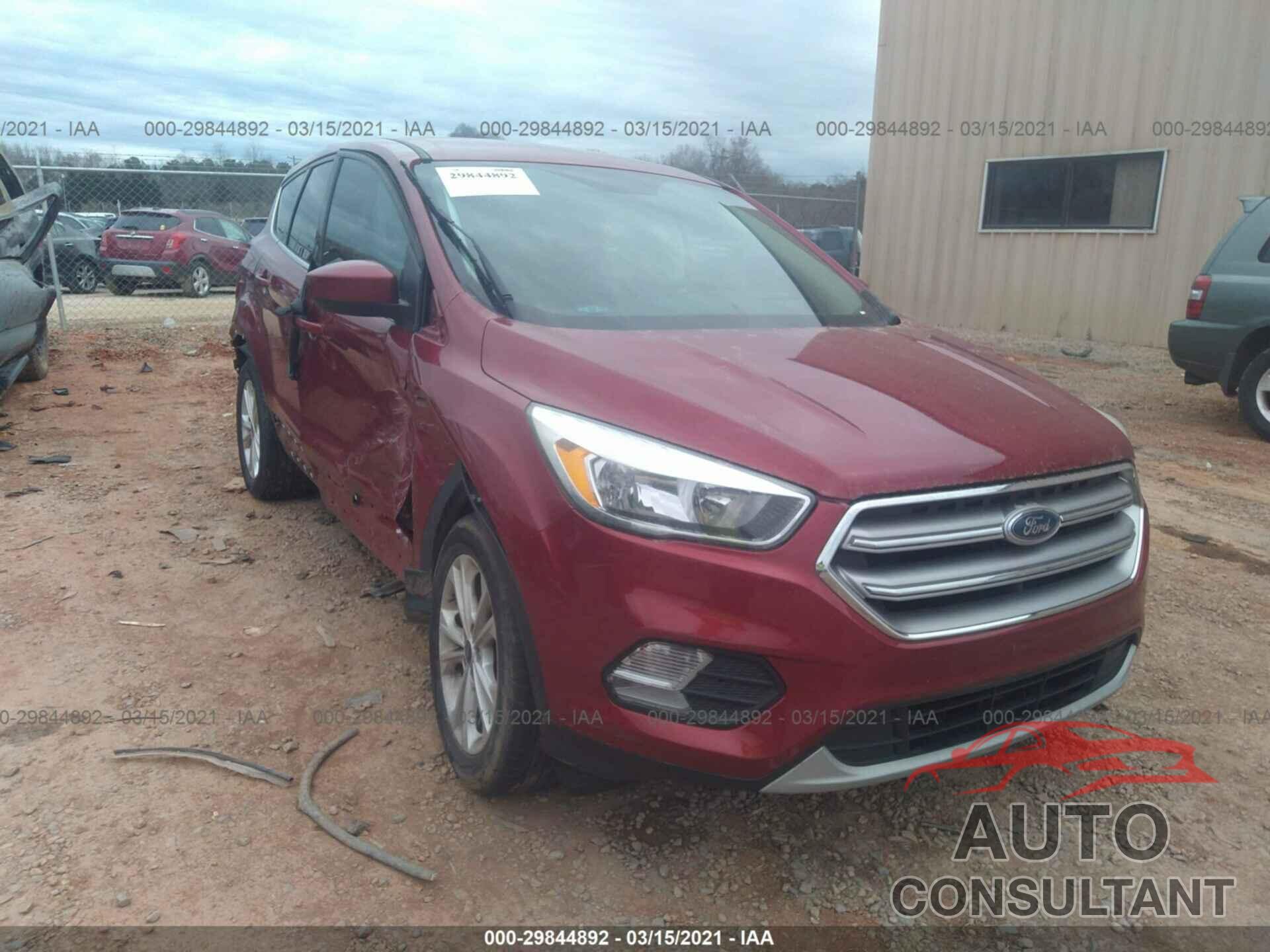 FORD ESCAPE 2017 - 1FMCU0GD4HUA02411