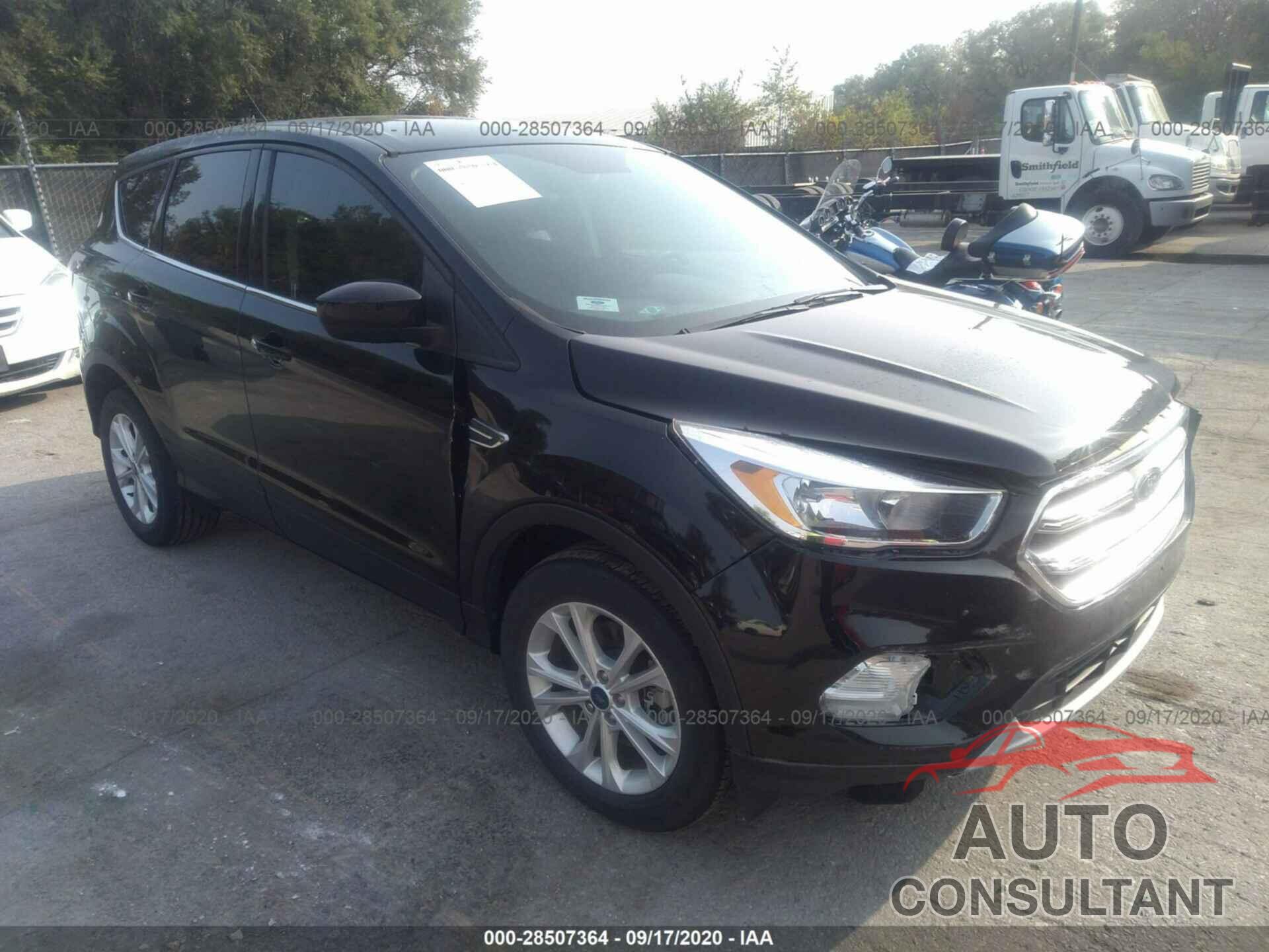 FORD ESCAPE 2017 - 1FMCU9G91HUD08403