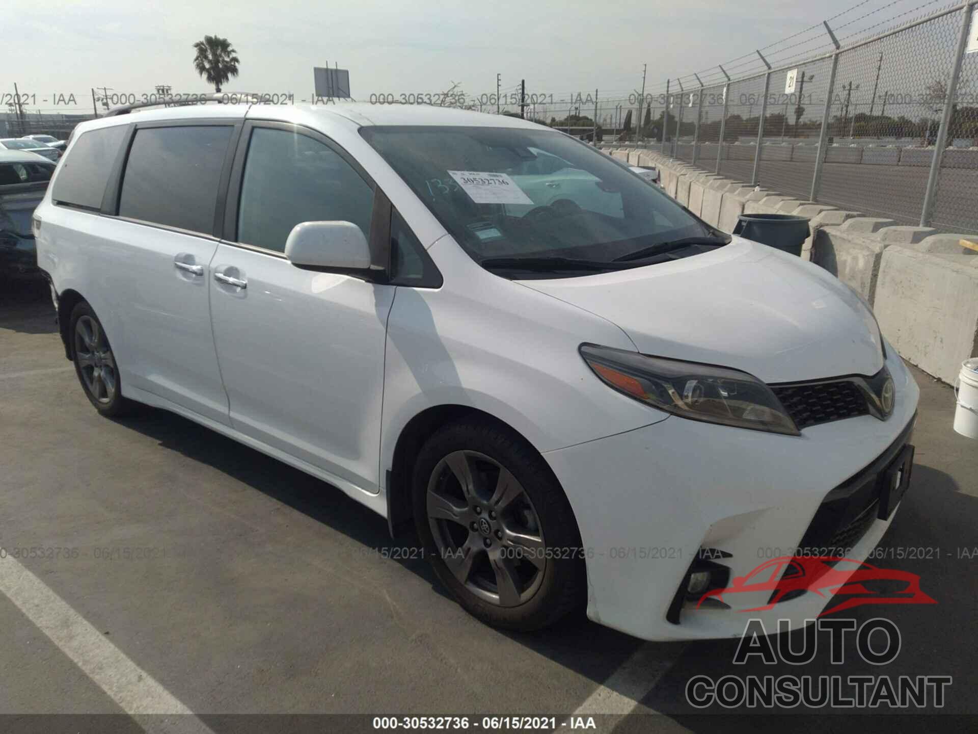 TOYOTA SIENNA 2019 - 5TDXZ3DC6KS989027