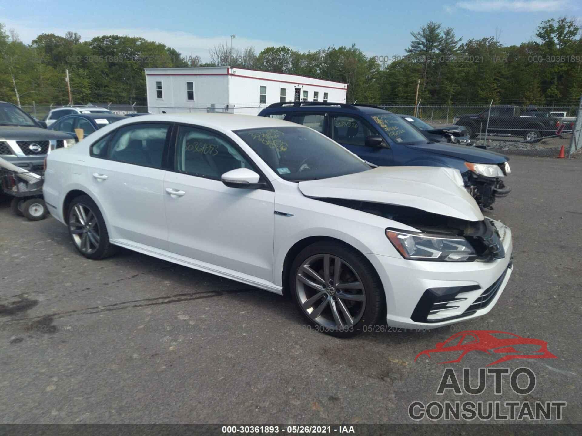 VOLKSWAGEN PASSAT 2018 - 1VWAA7A34JC008019
