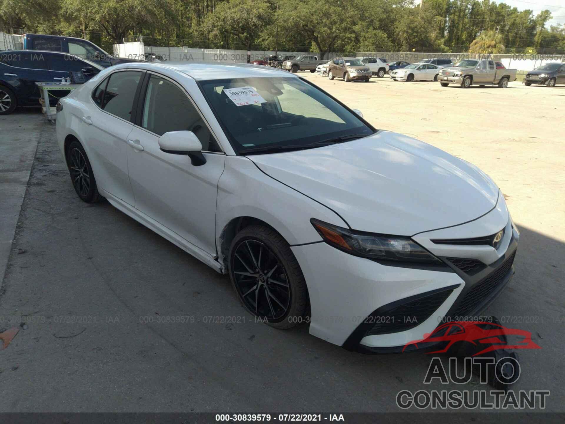 TOYOTA CAMRY 2021 - 4T1G11AKXMU559762