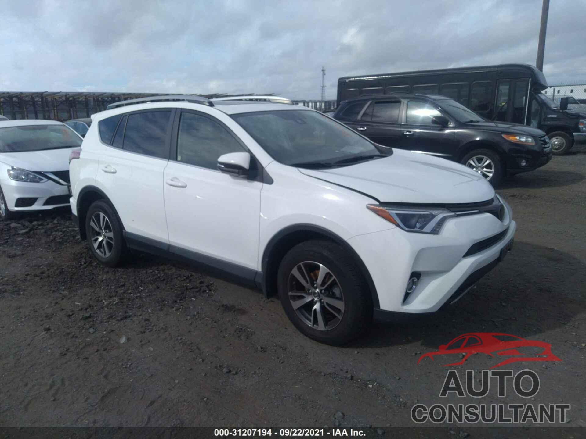 TOYOTA RAV4 2018 - JTMRFREV7JJ735004