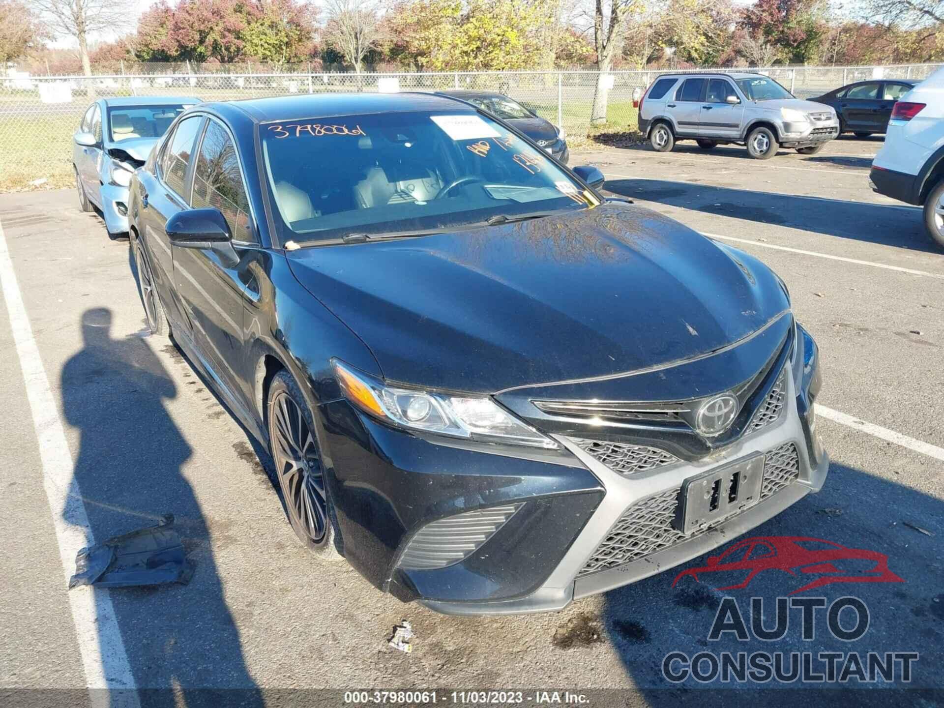 TOYOTA CAMRY 2018 - 4T1B11HK0JU005061