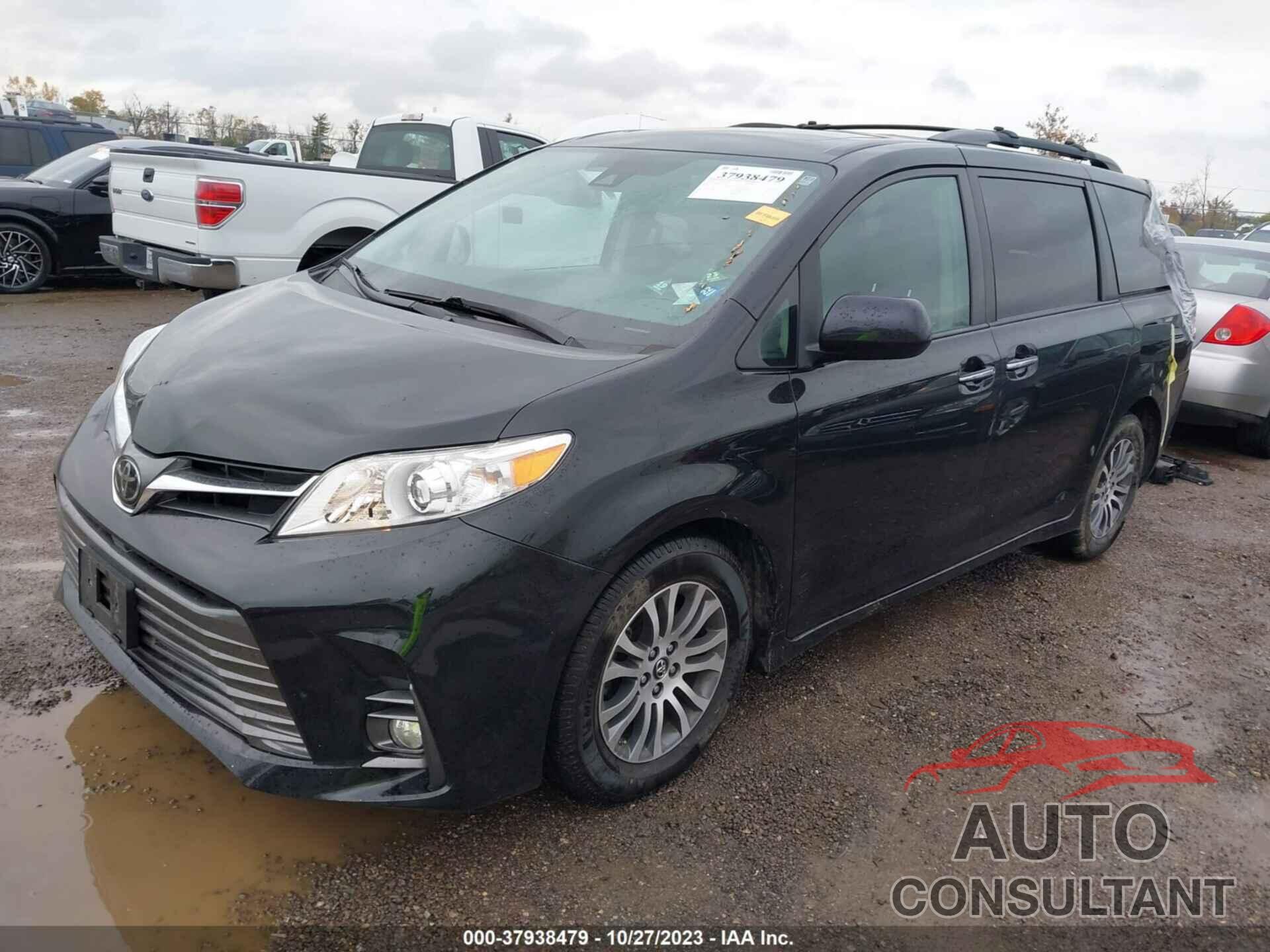 TOYOTA SIENNA 2018 - 5TDYZ3DC5JS957964