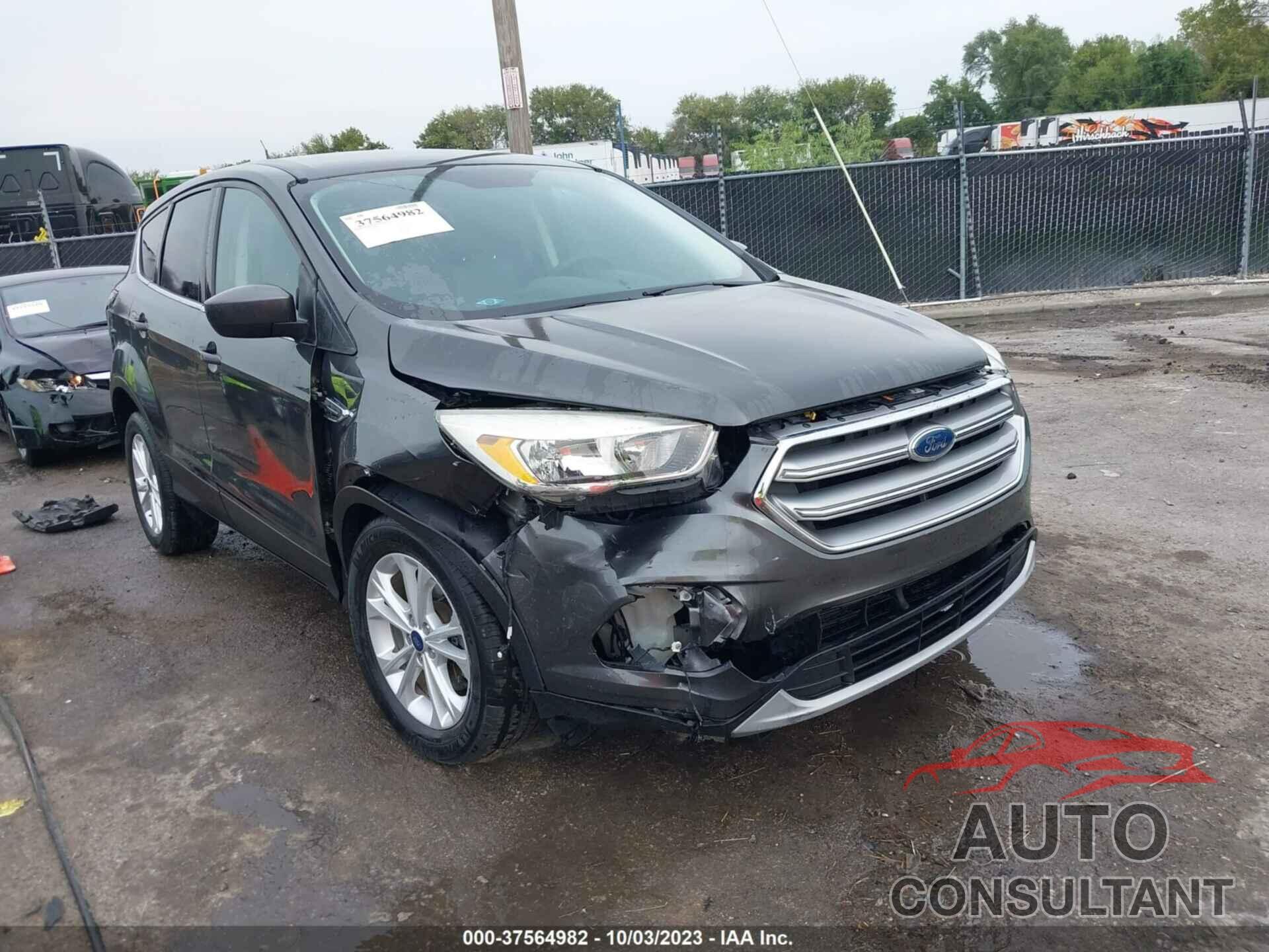 FORD ESCAPE 2017 - 1FMCU9GD2HUE50392