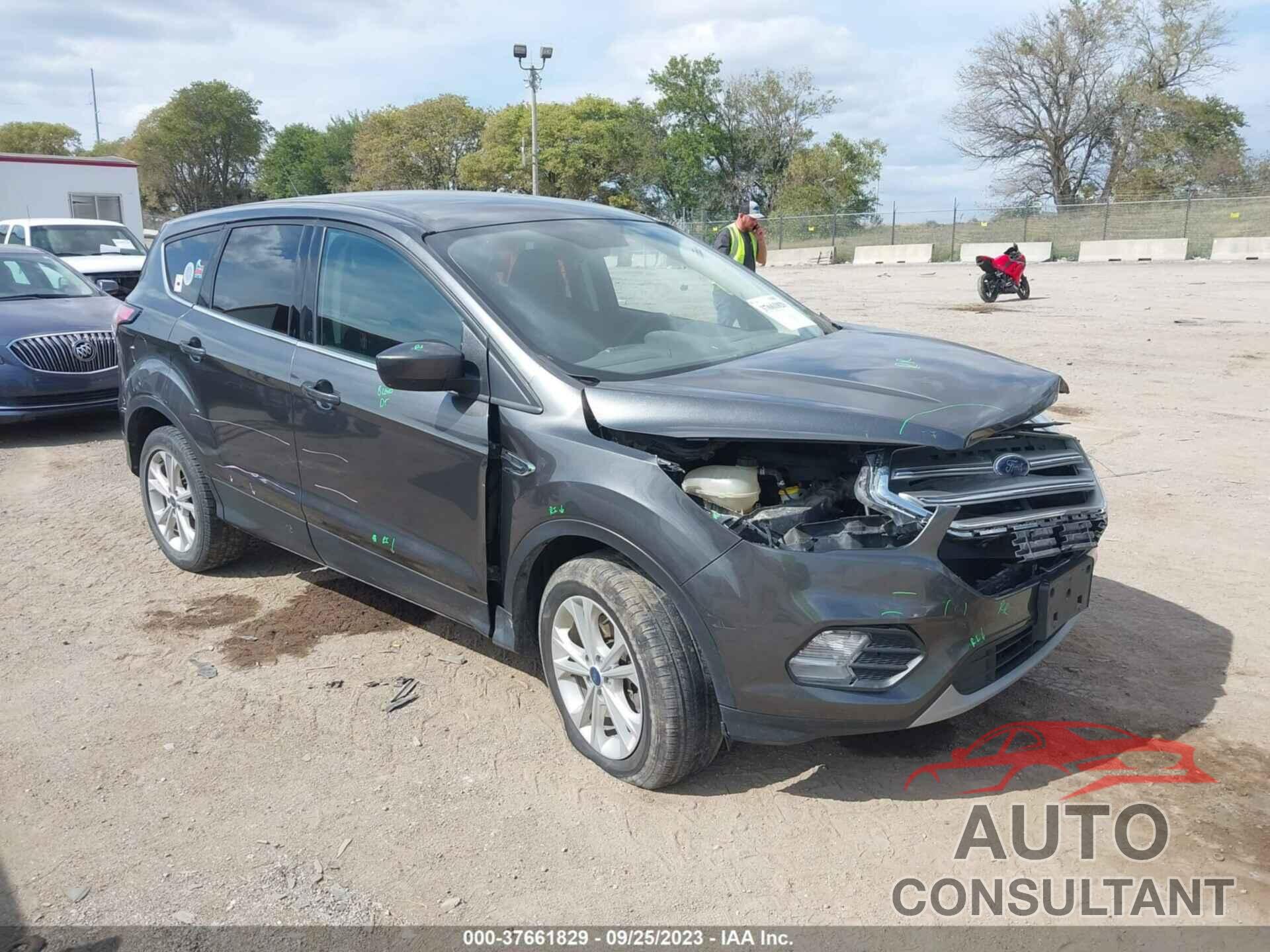 FORD ESCAPE 2017 - 1FMCU9GD8HUC49533