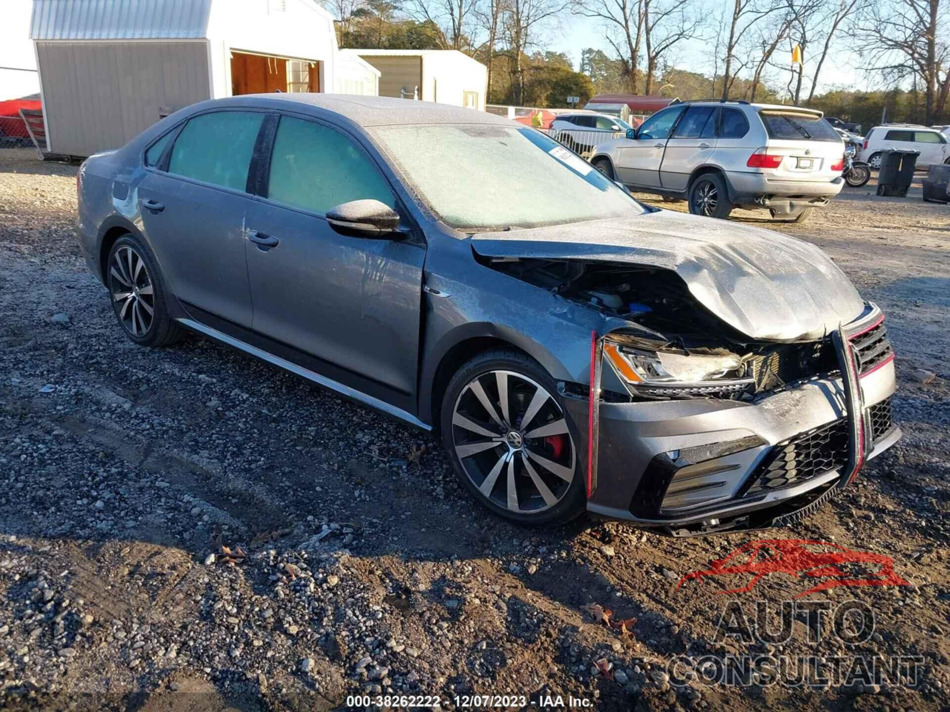 VOLKSWAGEN PASSAT 2018 - 1VWJM7A39JC041430
