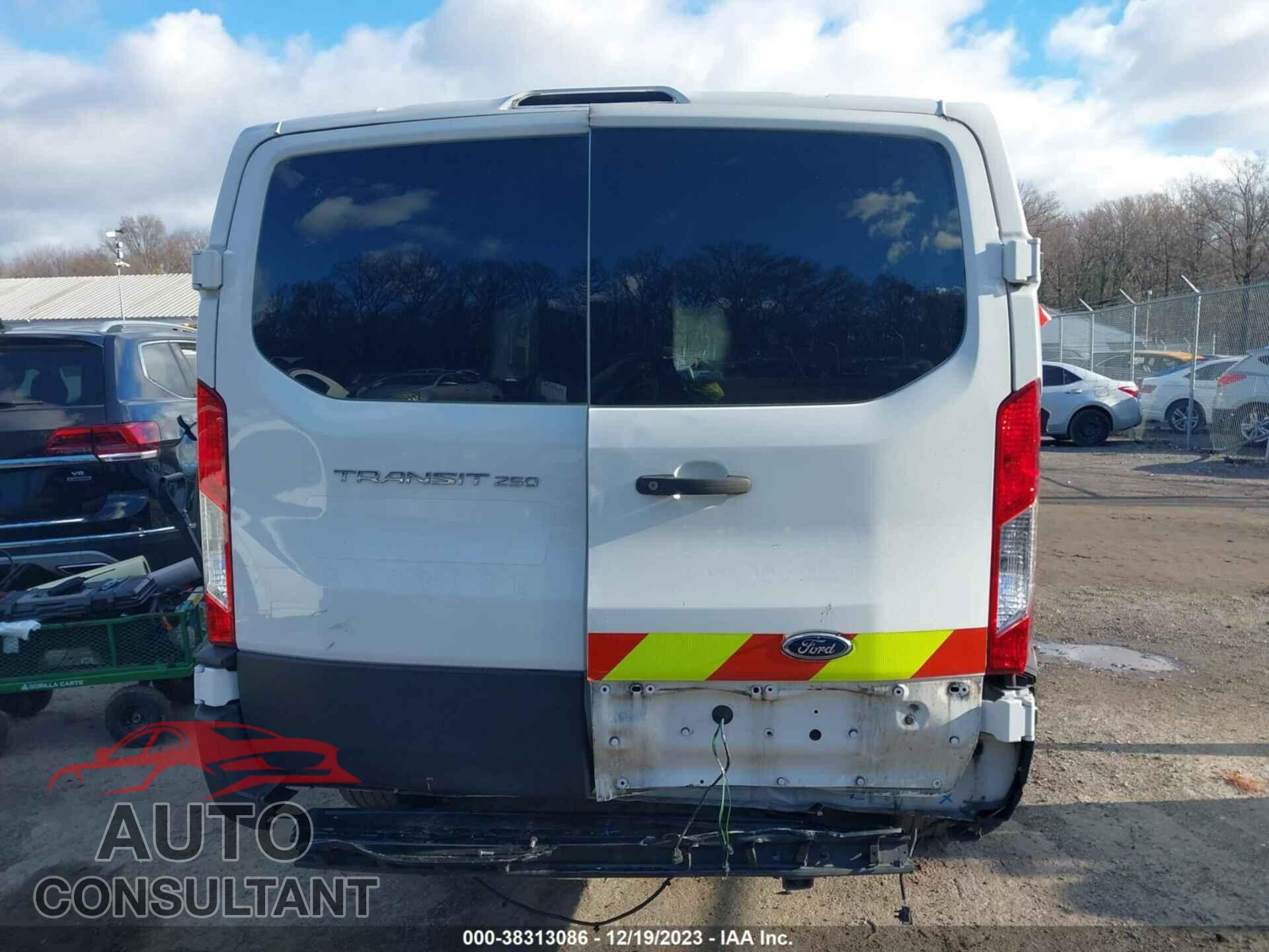 FORD TRANSIT 2019 - 1FTYR1YM2KKA78826