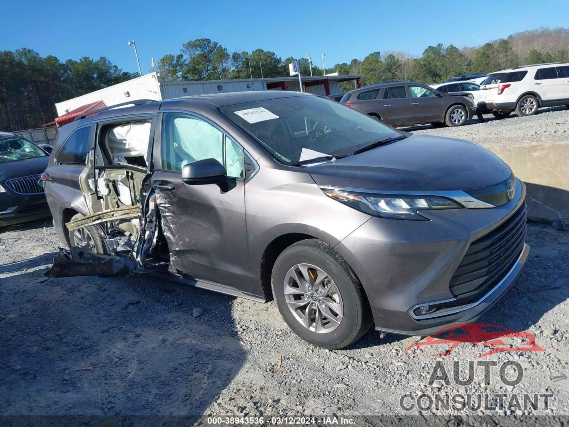 TOYOTA SIENNA 2023 - 5TDYRKEC6PS175285