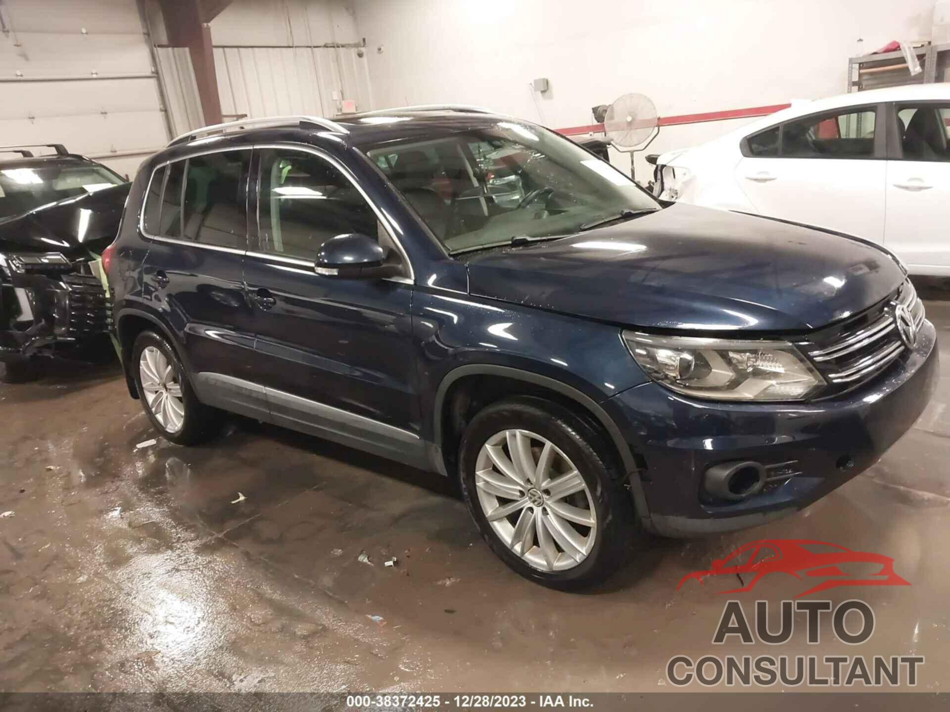 VOLKSWAGEN TIGUAN 2016 - WVGBV7AX0GW526436