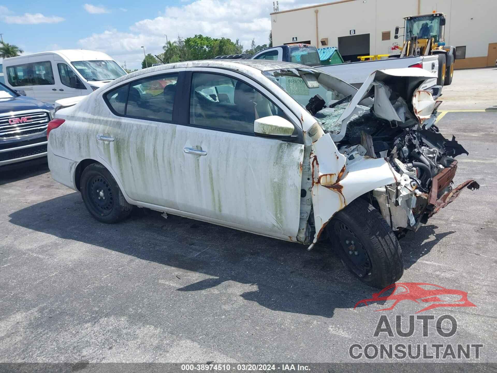 NISSAN VERSA 2018 - 3N1CN7AP1JK407616