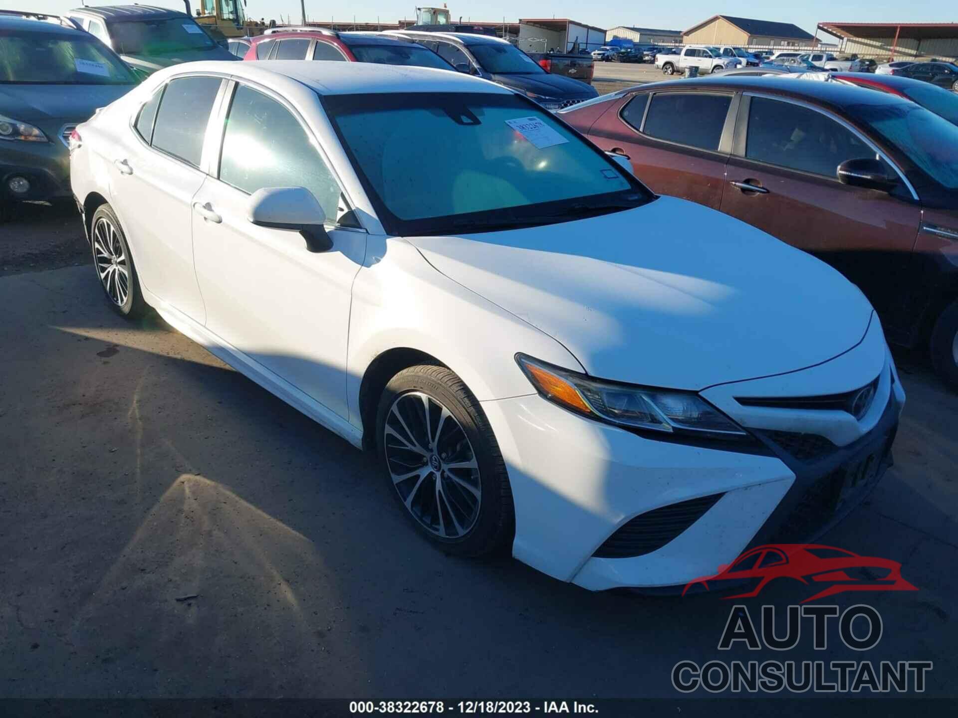 TOYOTA CAMRY 2018 - 4T1B11HK4JU597984
