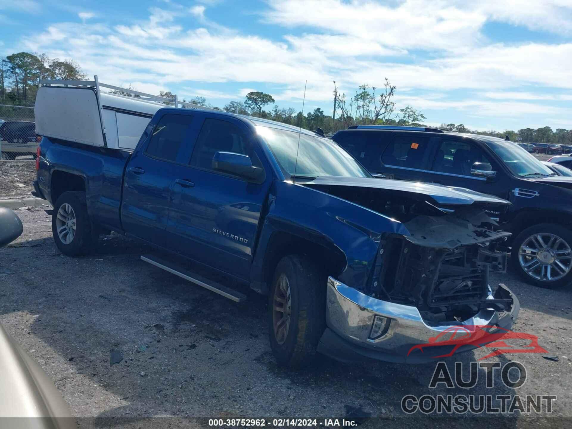 CHEVROLET SILVERADO 1500 2017 - 1GCRCREC1HZ349763