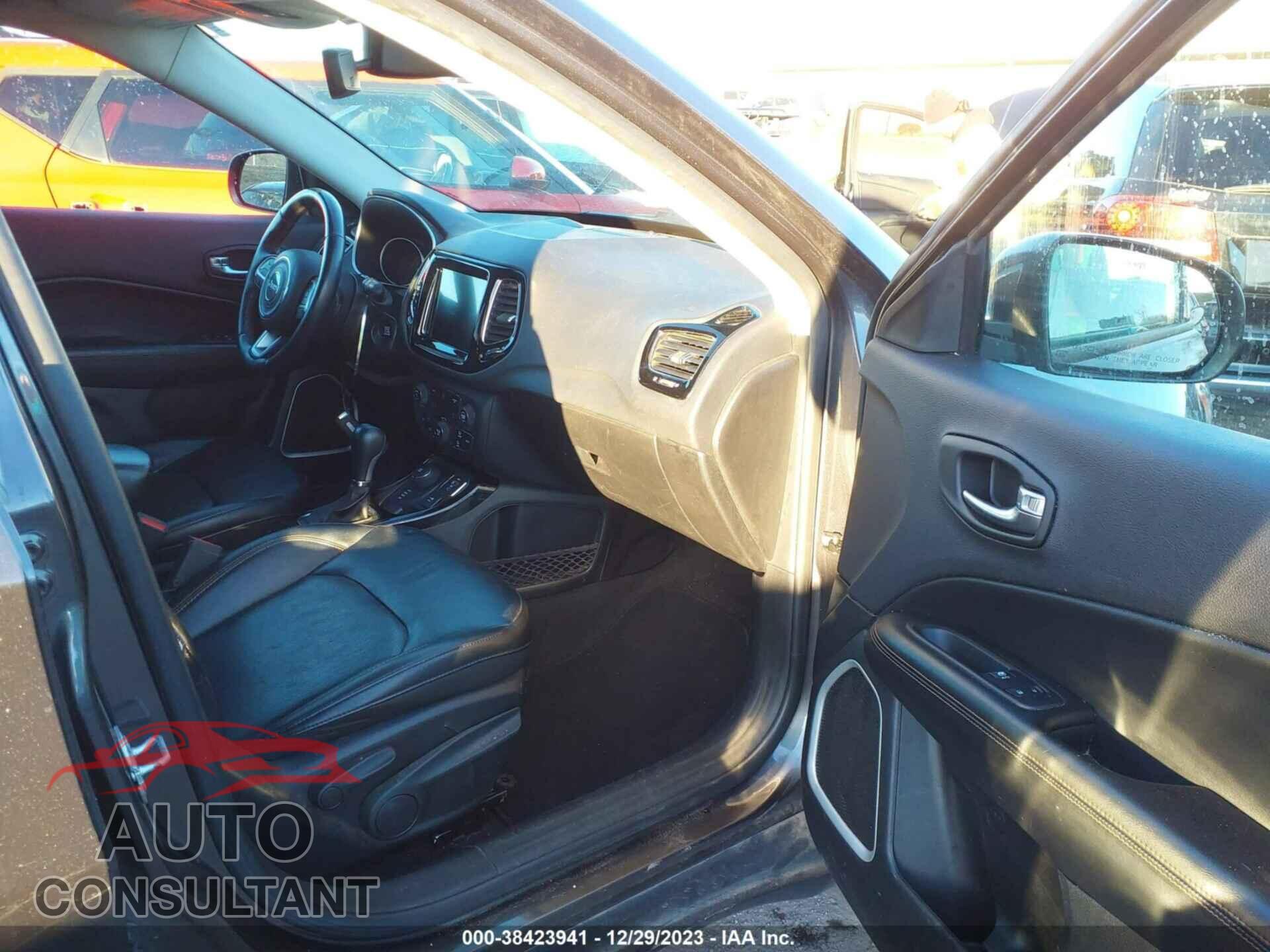 JEEP COMPASS 2019 - 3C4NJDCB3KT780704