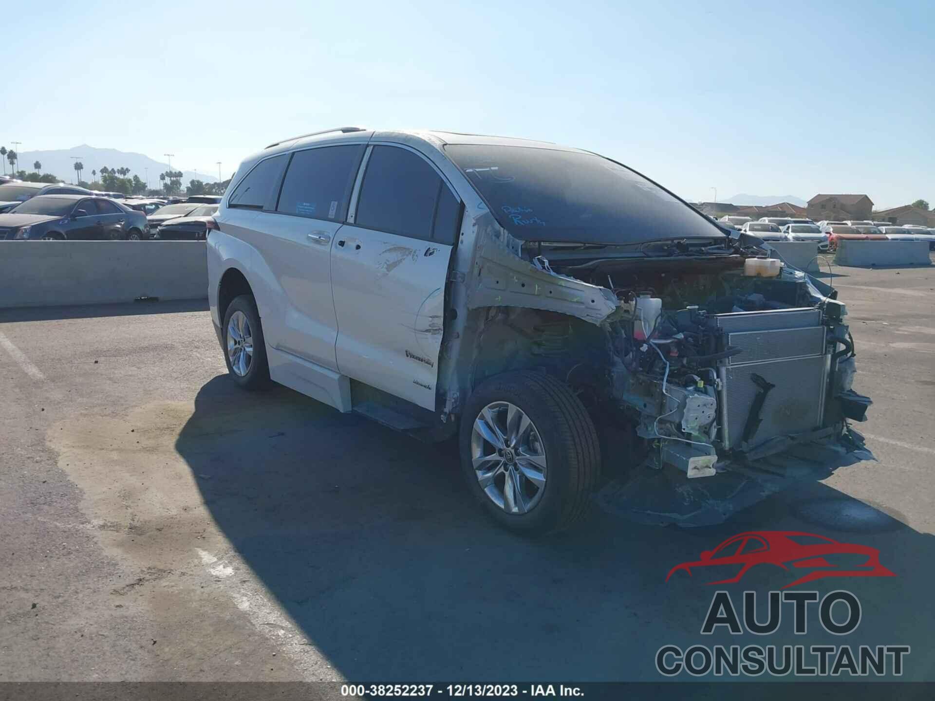 TOYOTA SIENNA 2021 - 5TDZRKEC1MS061257