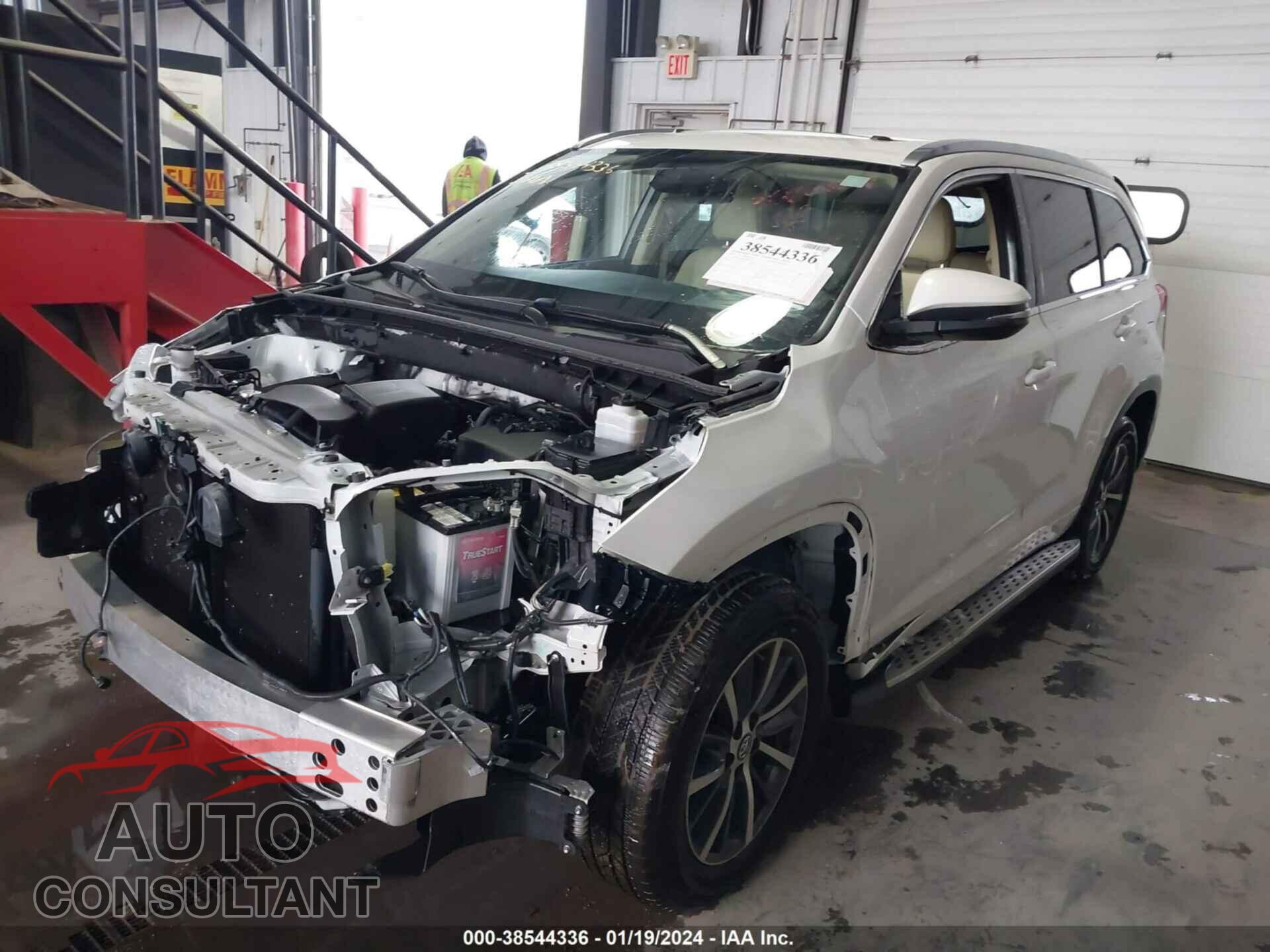 TOYOTA HIGHLANDER 2017 - 5TDKZRFH4HS524504