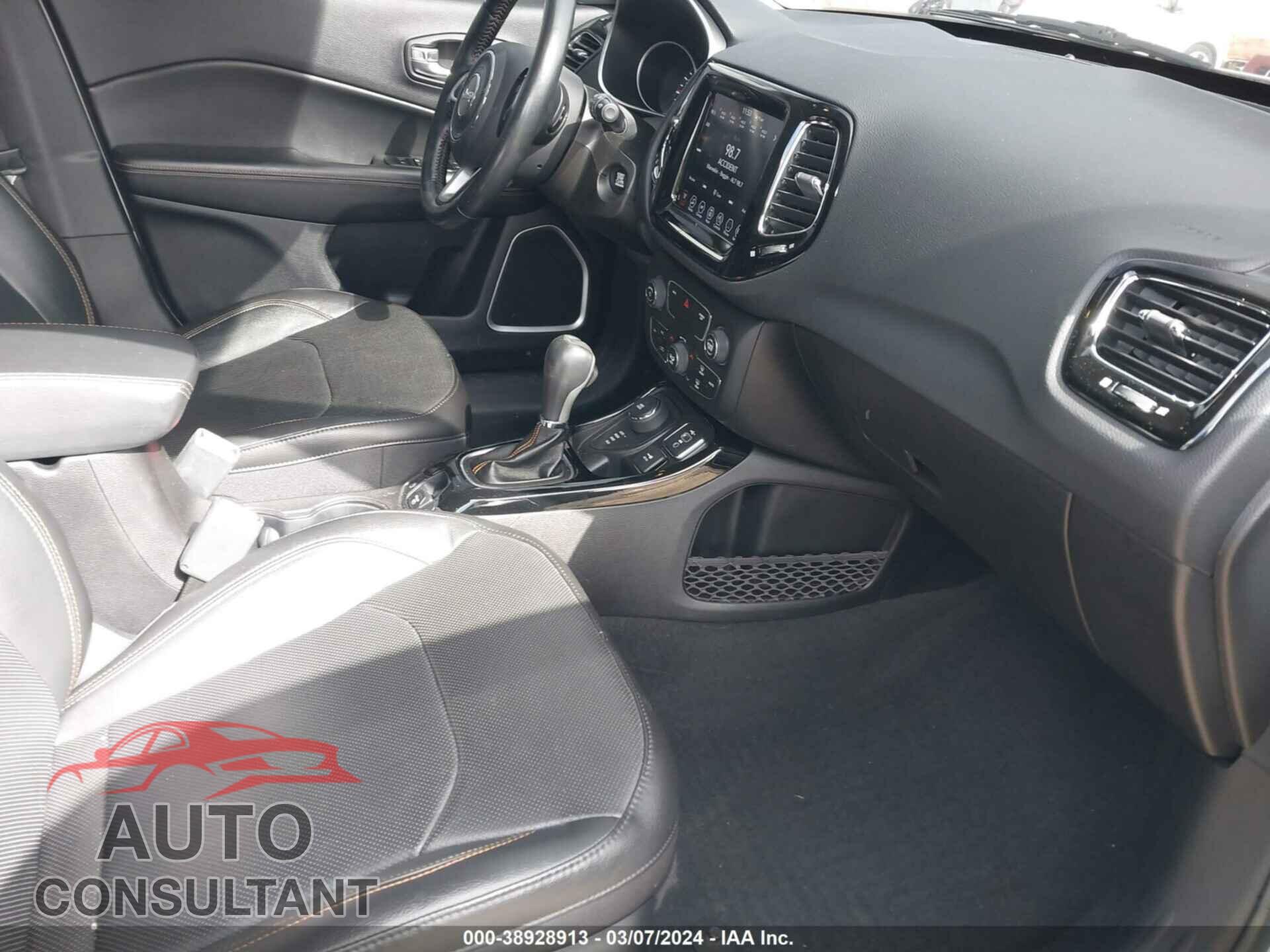 JEEP COMPASS 2020 - 3C4NJDCB9LT160120