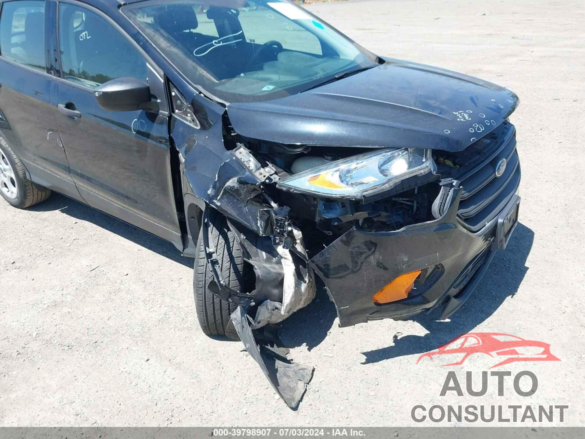 FORD ESCAPE 2017 - 1FMCU0F72HUD43155