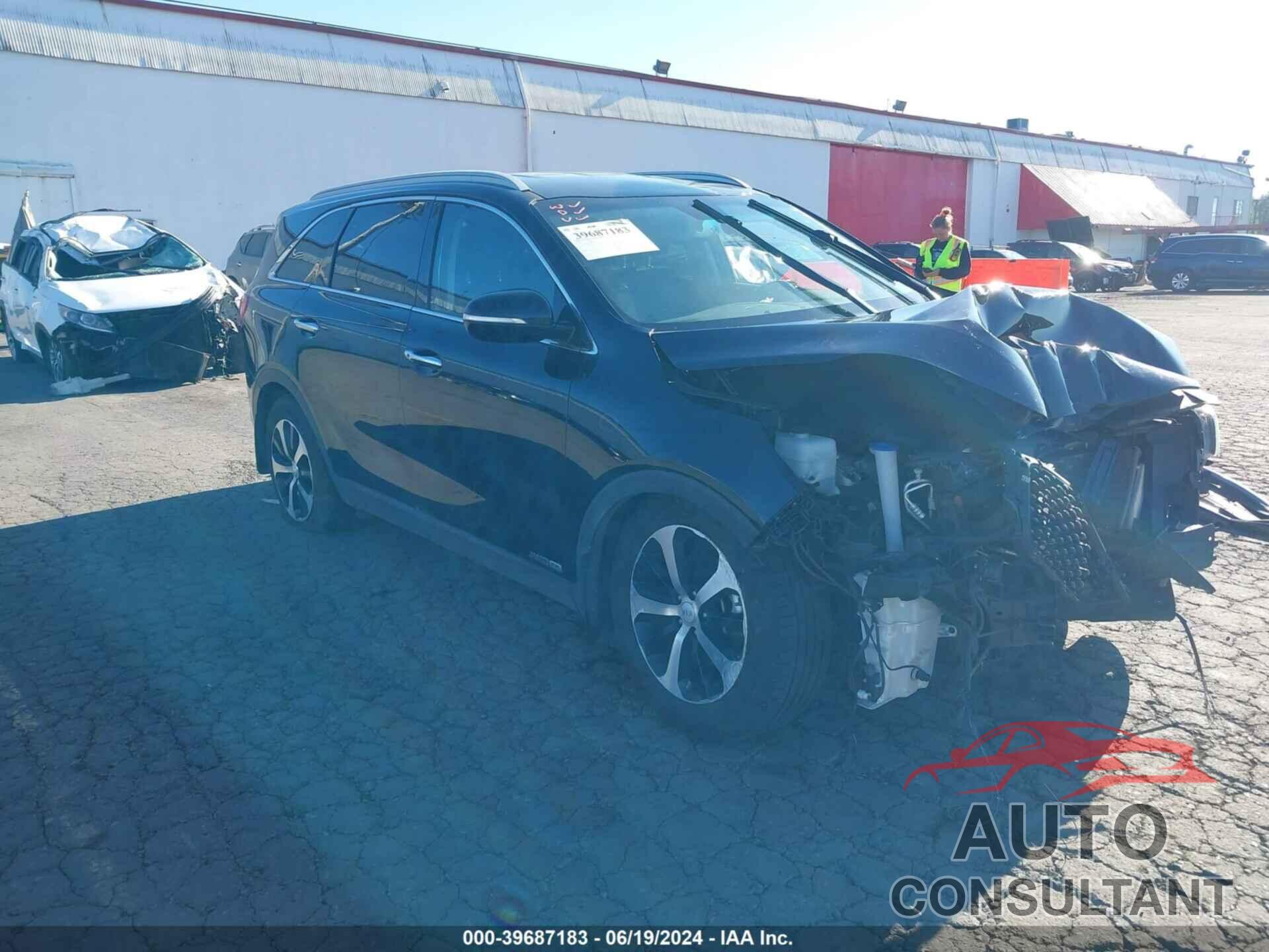 KIA SORENTO 2018 - 5XYPHDA52JG374453