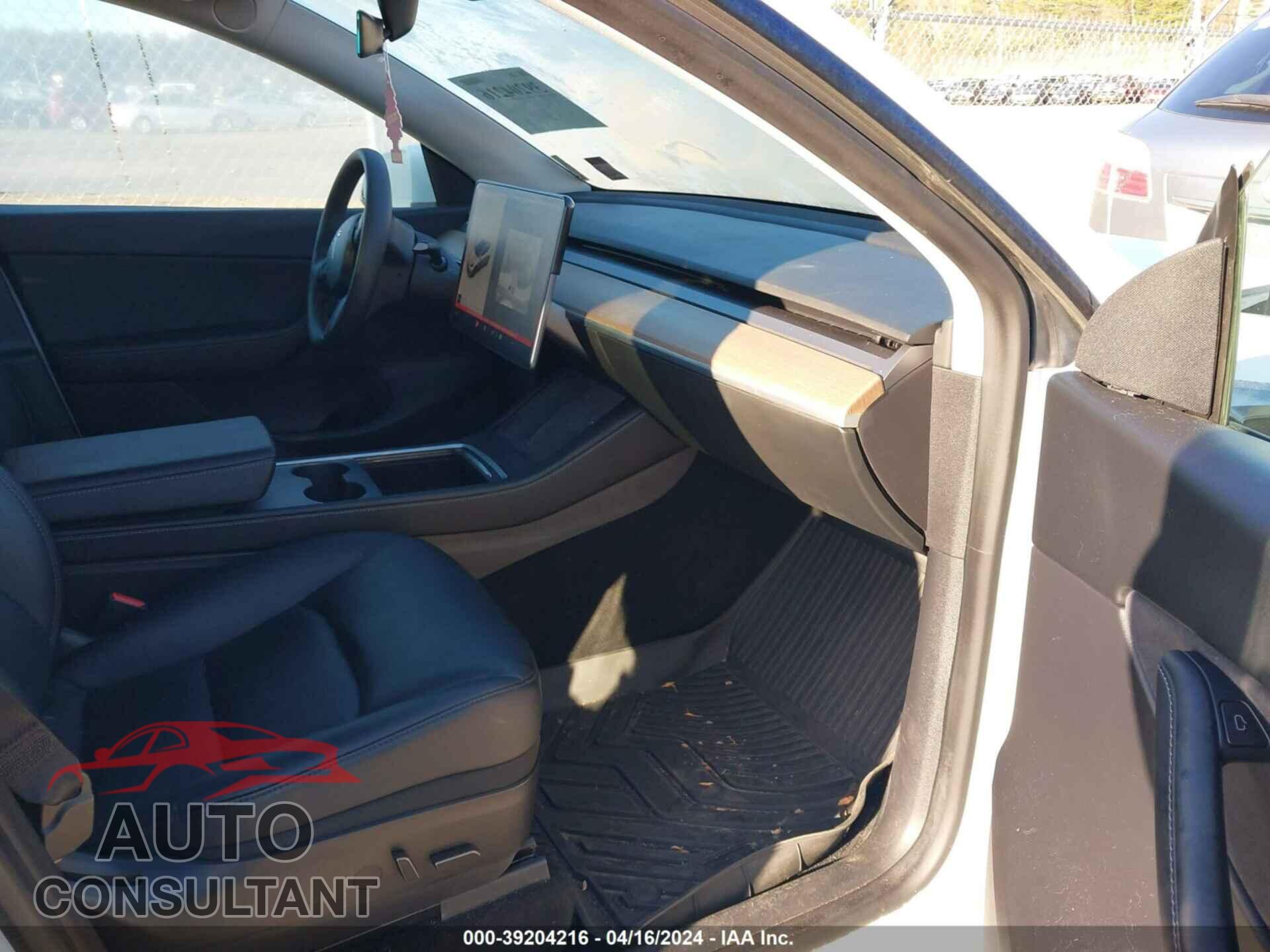 TESLA MODEL Y 2021 - 5YJYGAEE4MF200735