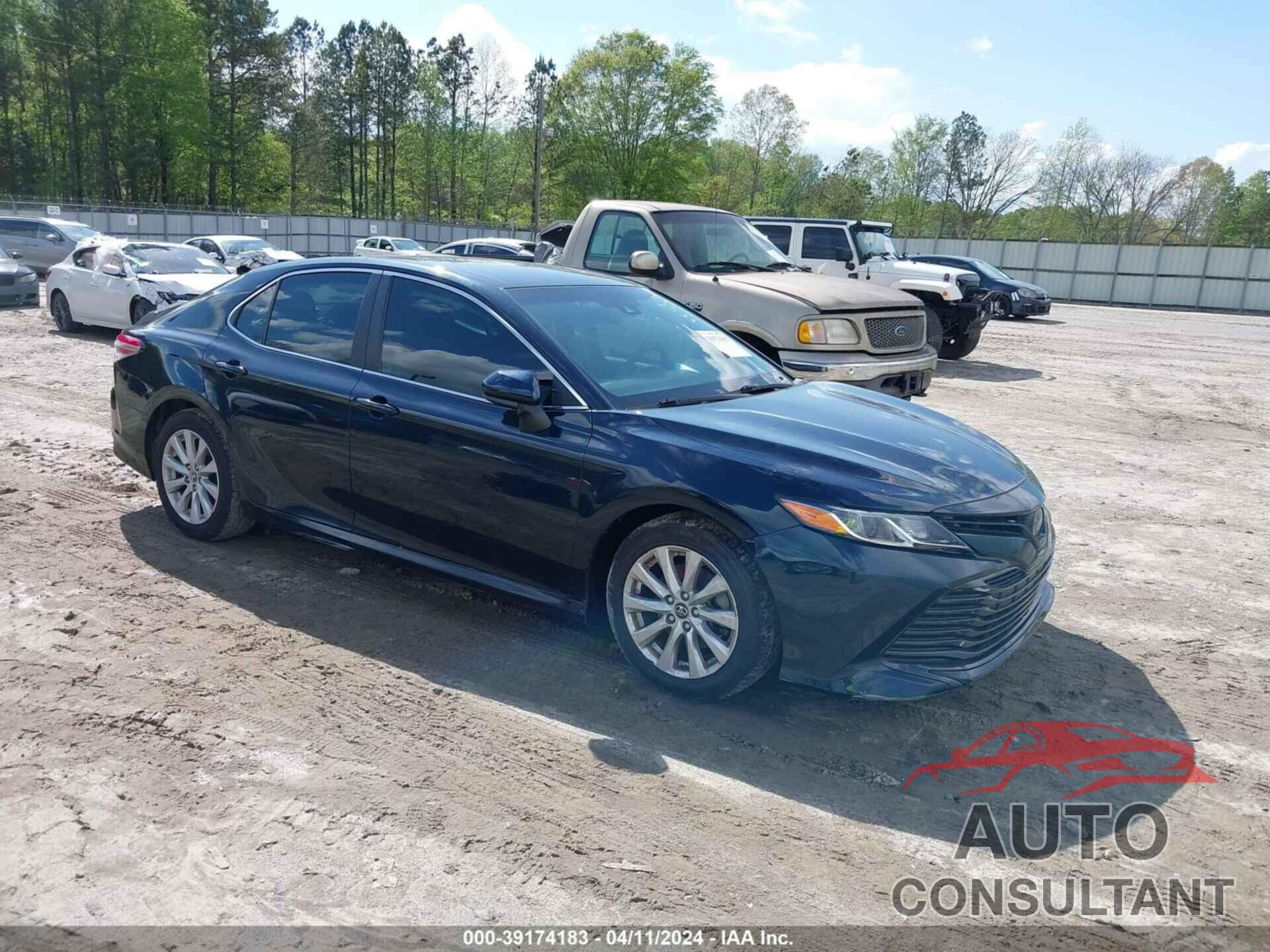 TOYOTA CAMRY 2018 - 4T1B11HK0JU632536
