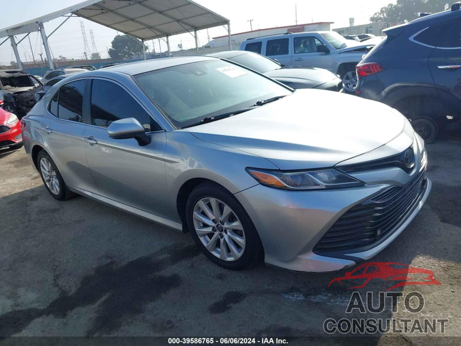 TOYOTA CAMRY 2018 - 4T1B11HK1JU640029