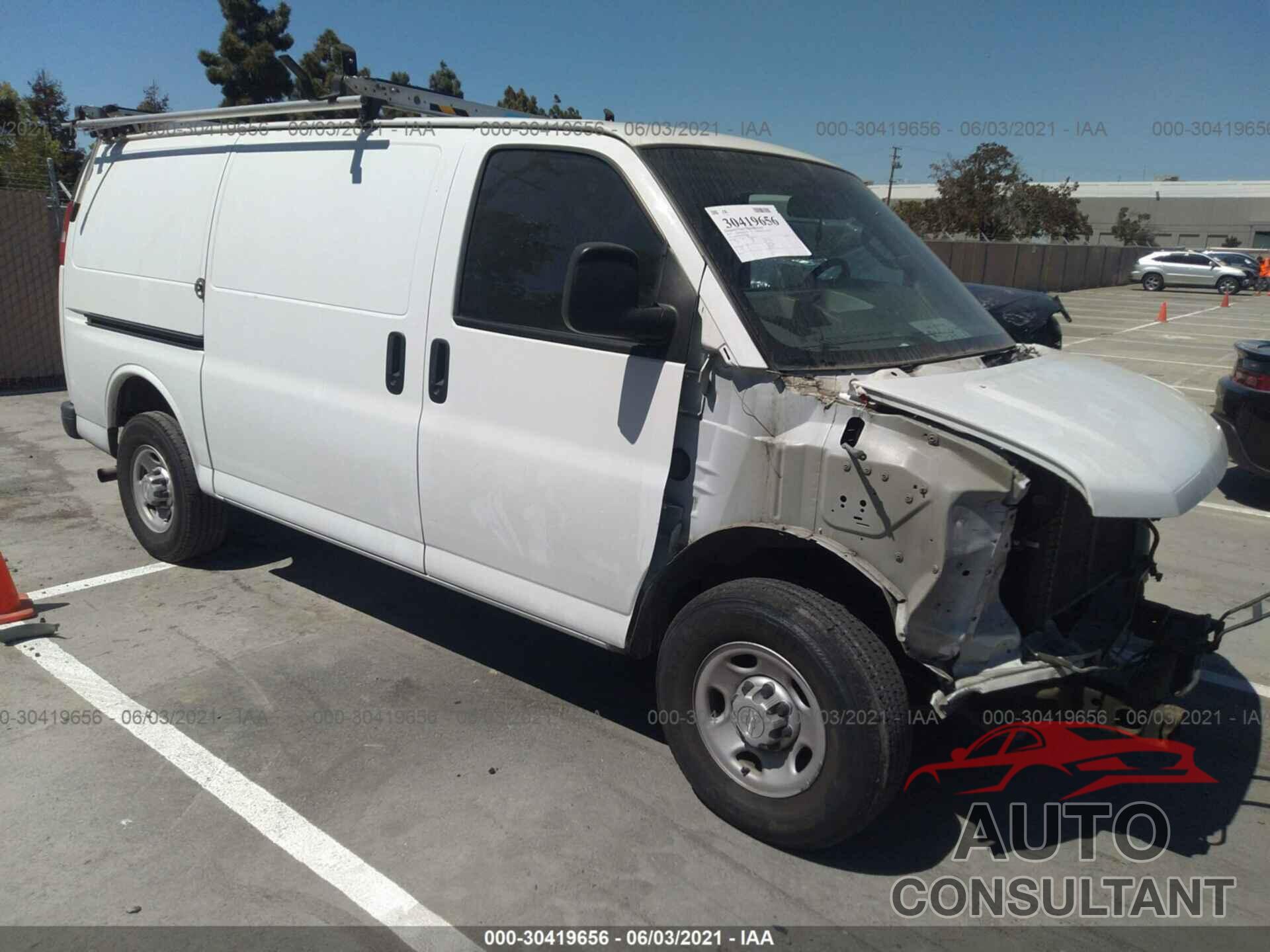 CHEVROLET EXPRESS CARGO VAN 2017 - 1GCWGAFF5H1352701