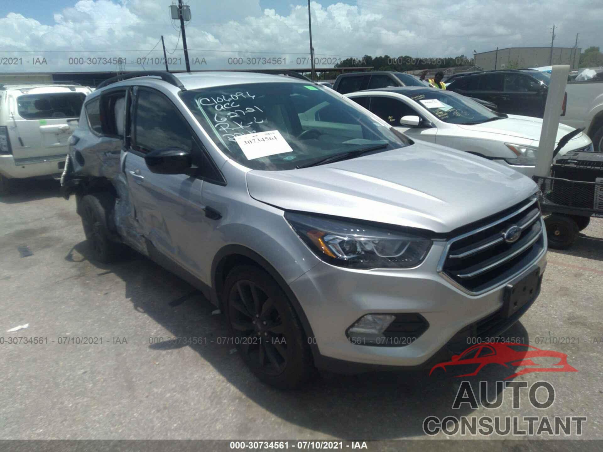 FORD ESCAPE 2017 - 1FMCU0GD5HUC78242