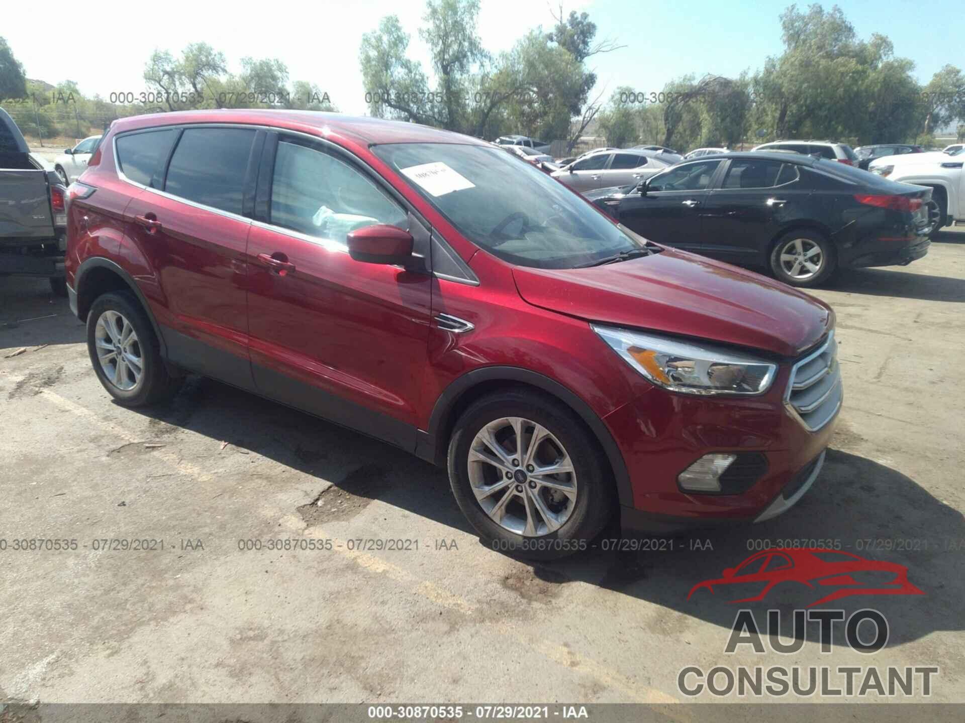 FORD ESCAPE 2017 - 1FMCU0GD5HUA82673