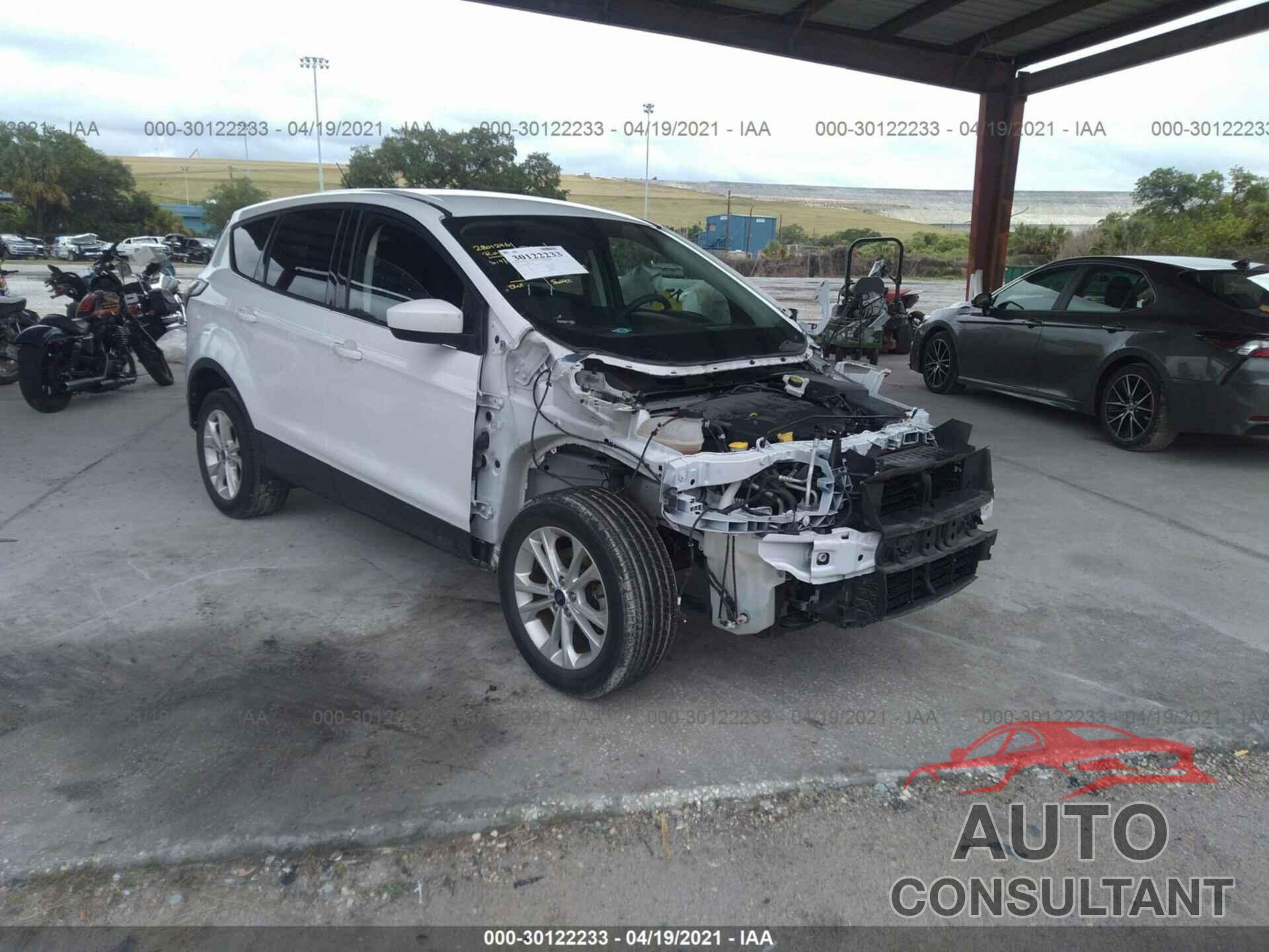 FORD ESCAPE 2017 - 1FMCU0GD5HUE64752