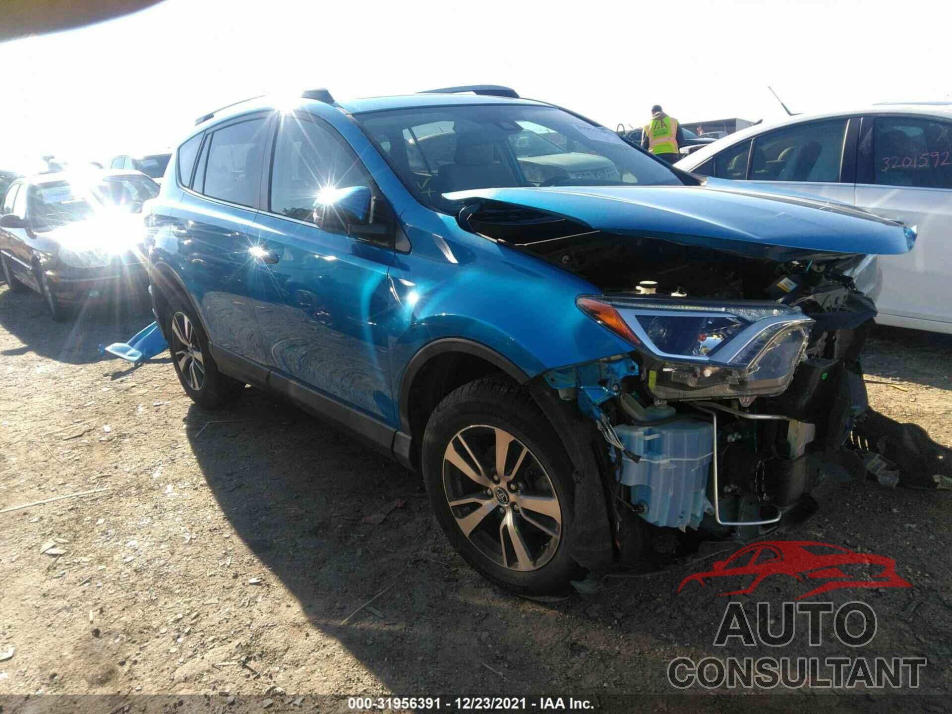TOYOTA RAV4 2017 - JTMWFREV0HD102663