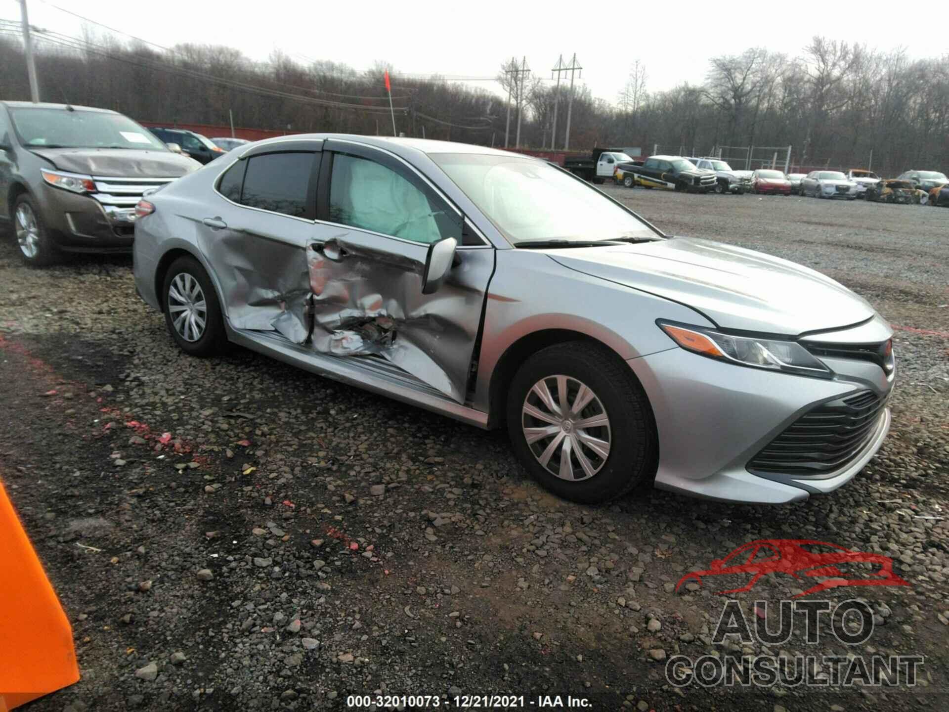 TOYOTA CAMRY 2018 - 4T1B11HK8JU660956