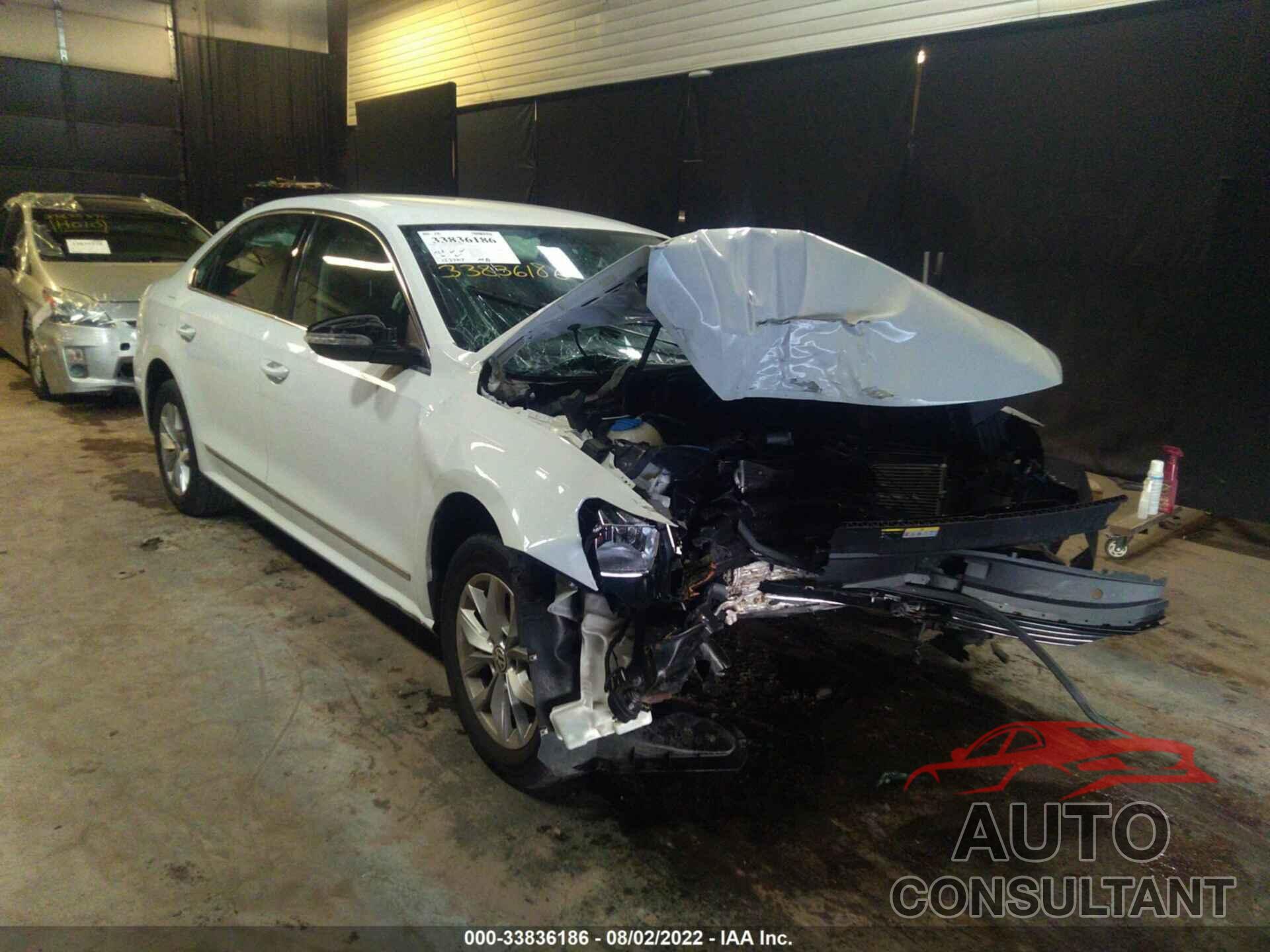 VOLKSWAGEN PASSAT 2016 - 1VWAT7A35GC051948