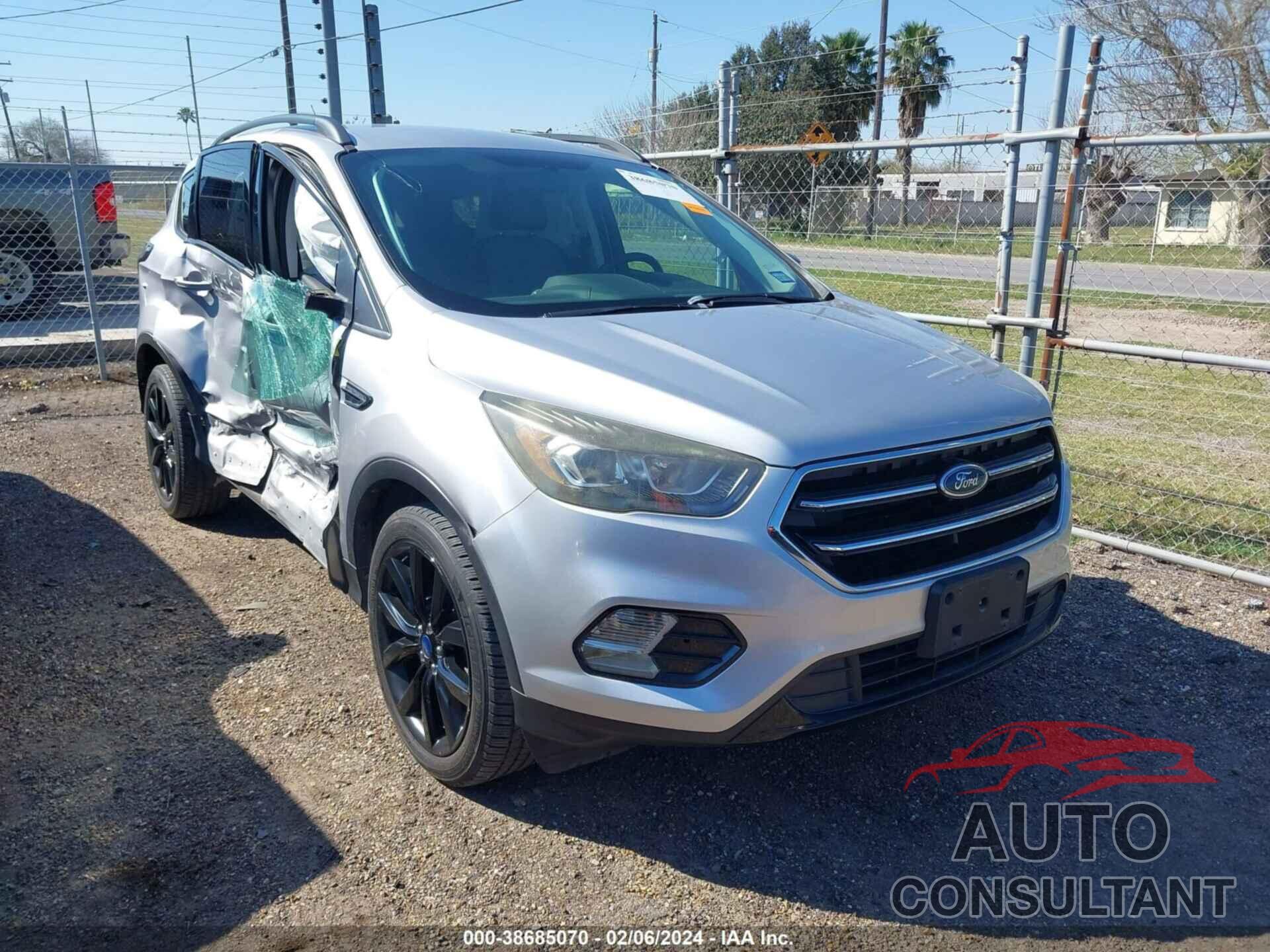 FORD ESCAPE 2017 - 1FMCU0GD5HUE35008