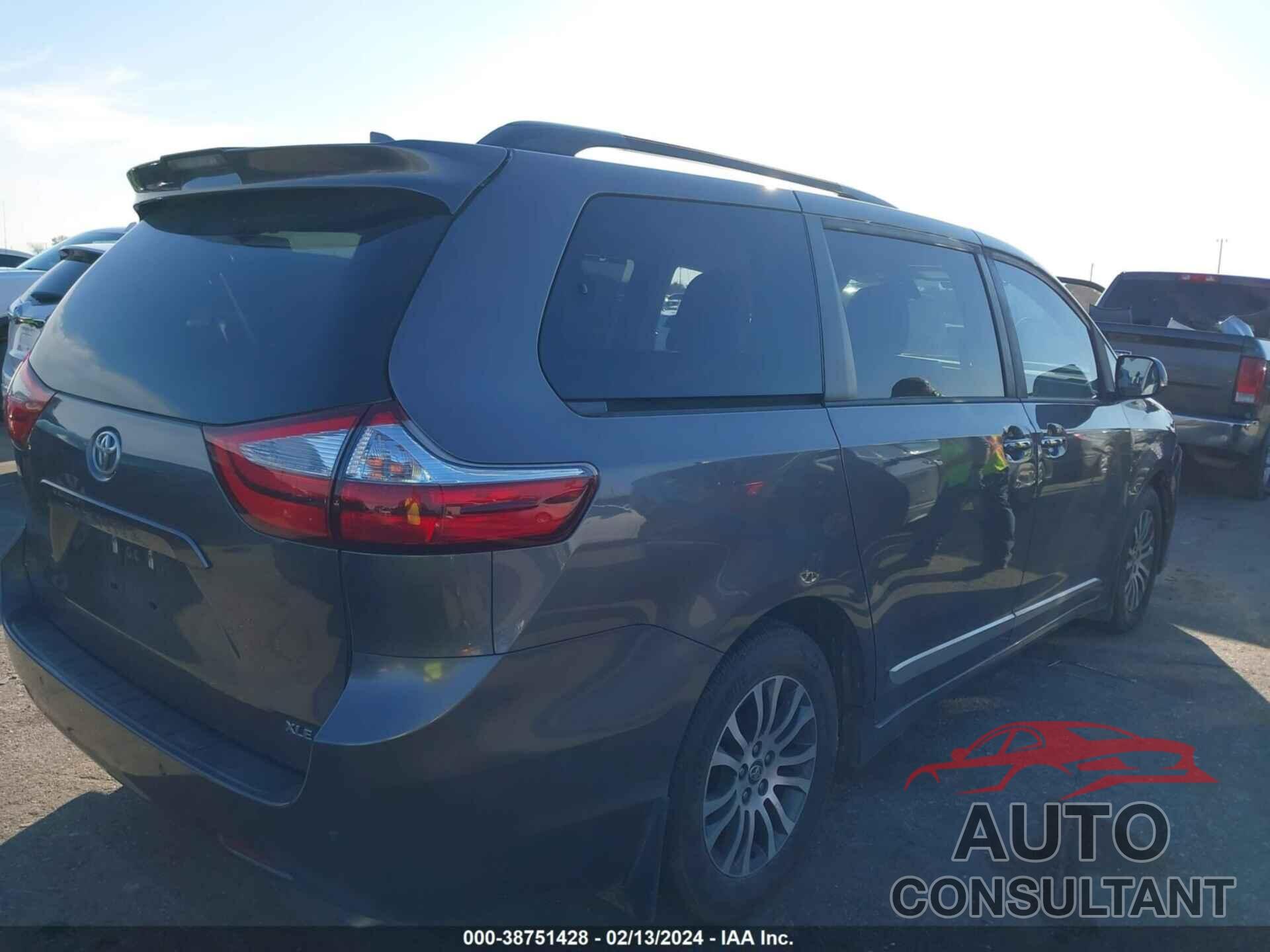 TOYOTA SIENNA 2018 - 5TDYZ3DC6JS965880