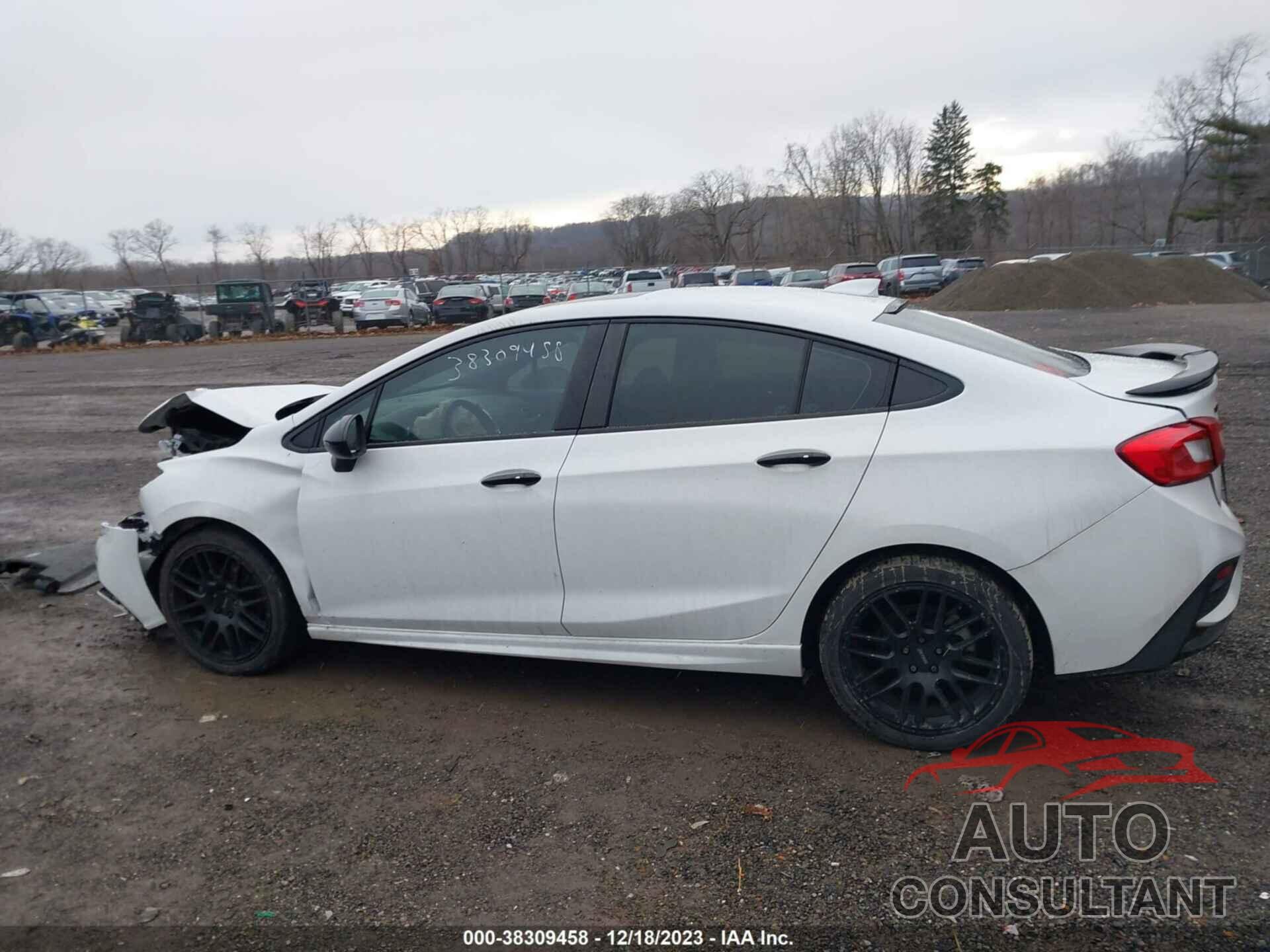 CHEVROLET CRUZE 2018 - 1G1BE5SM9J7212095